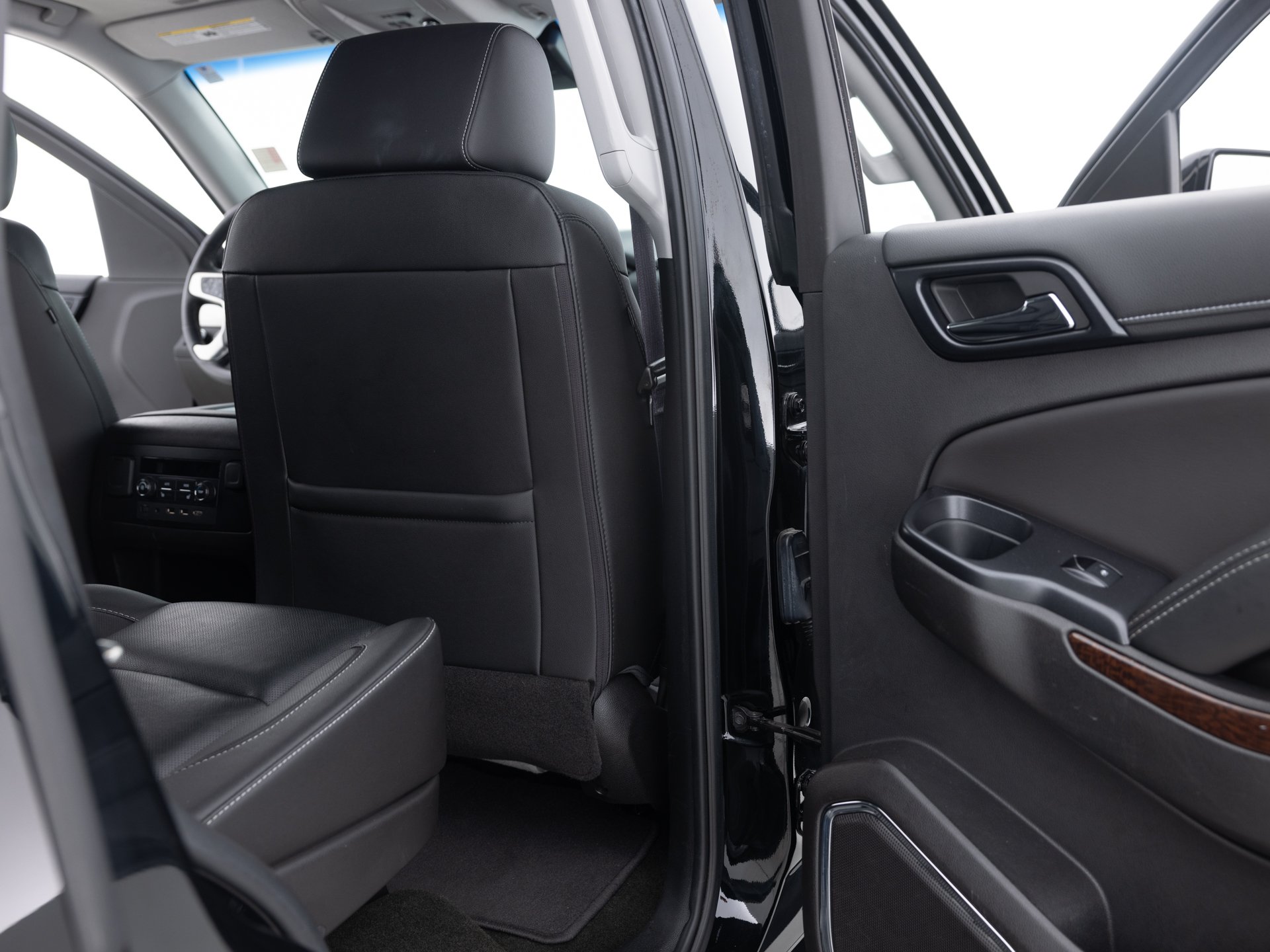 black gmc yukon slt 22