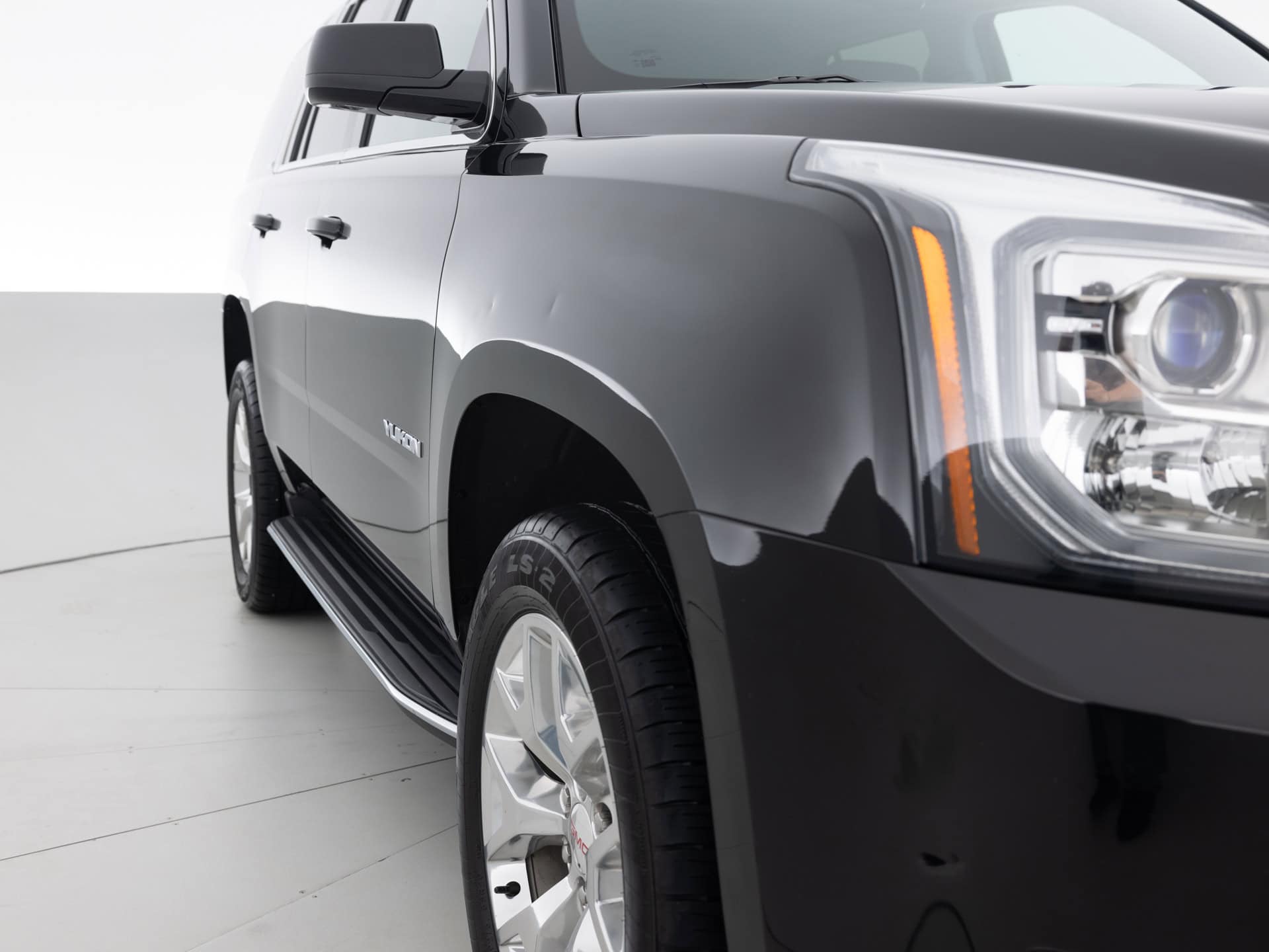 black gmc yukon slt 4