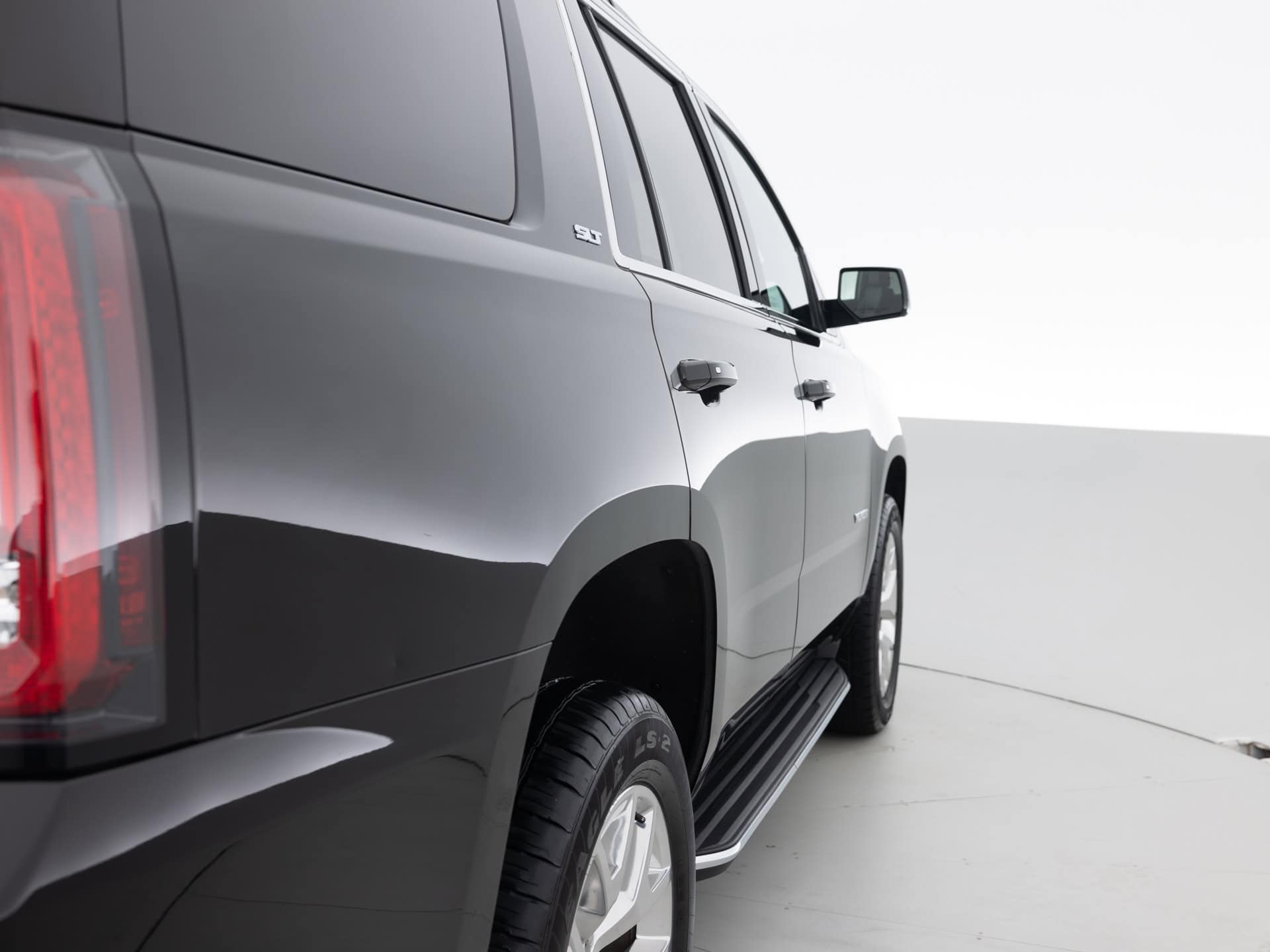 black gmc yukon slt 5