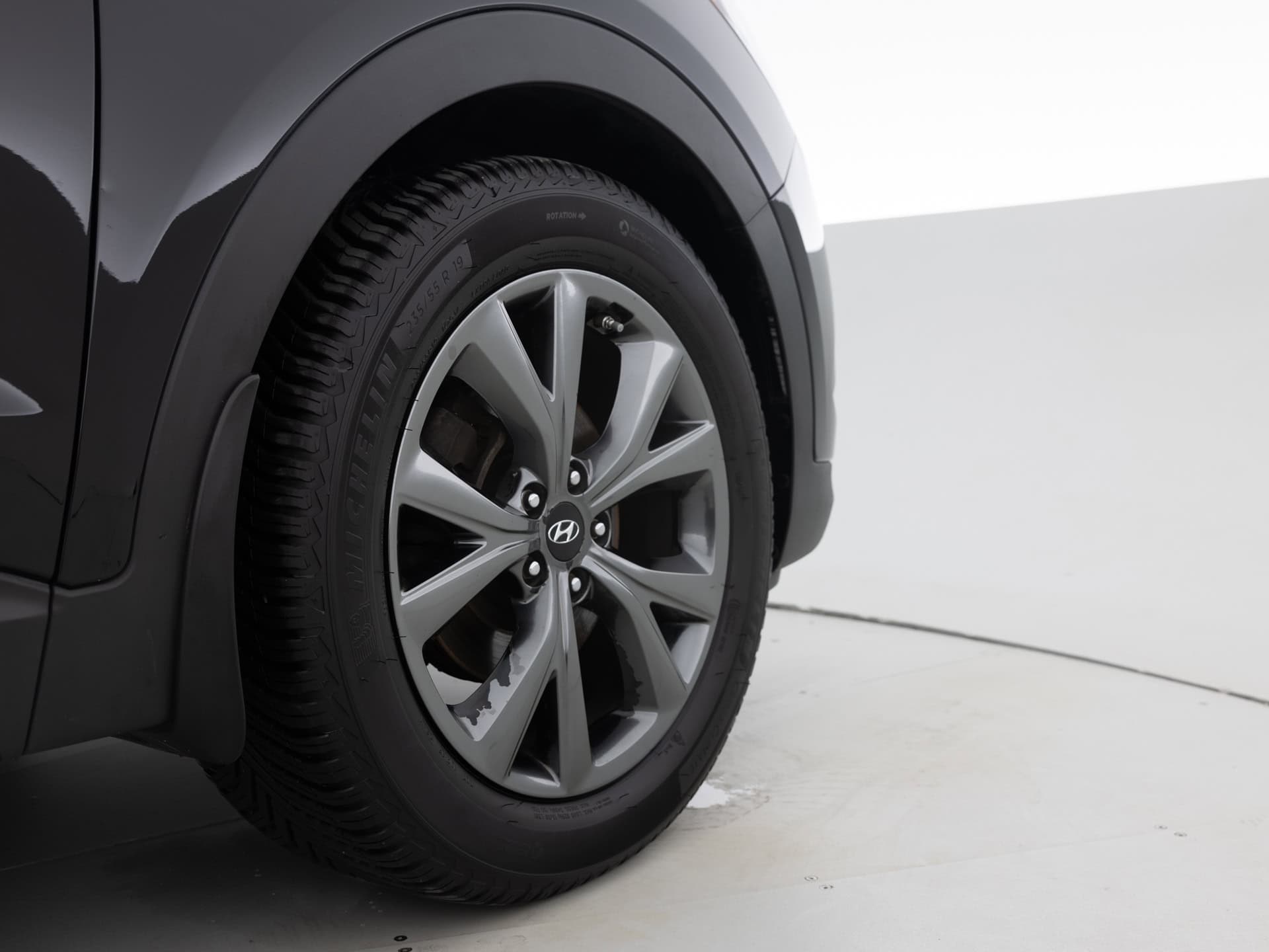 Used Black Hyundai Santa Fe-12 for Sale