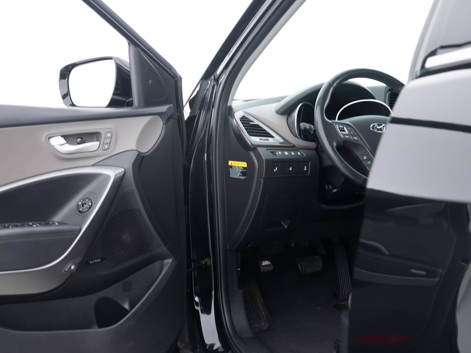 Used Black Hyundai Santa Fe-16 for Sale