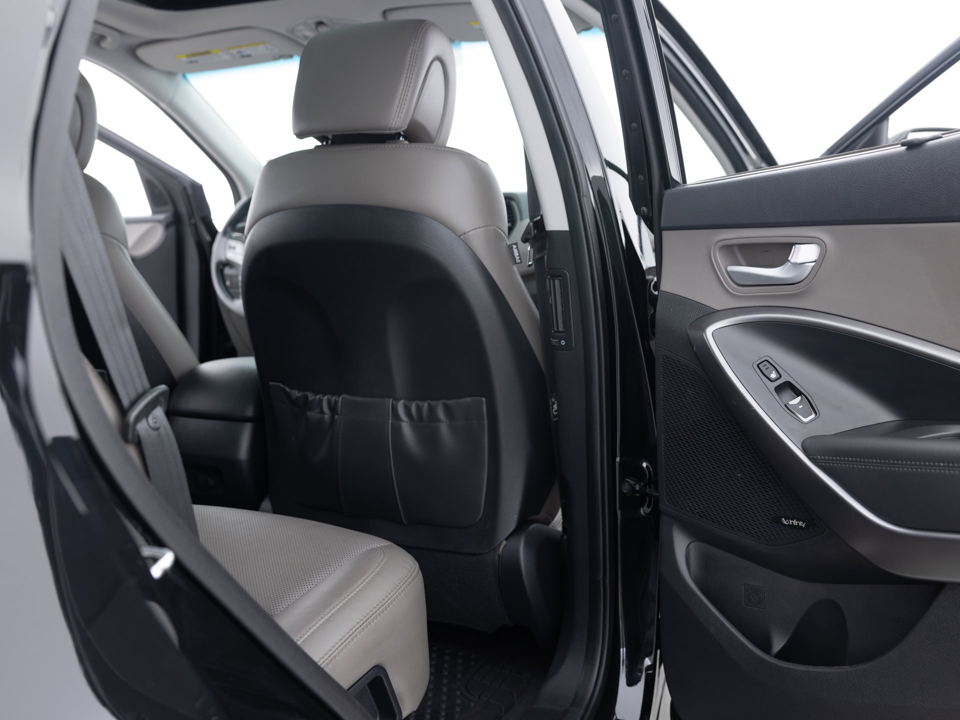 Used Black Hyundai Santa Fe-22 for Sale