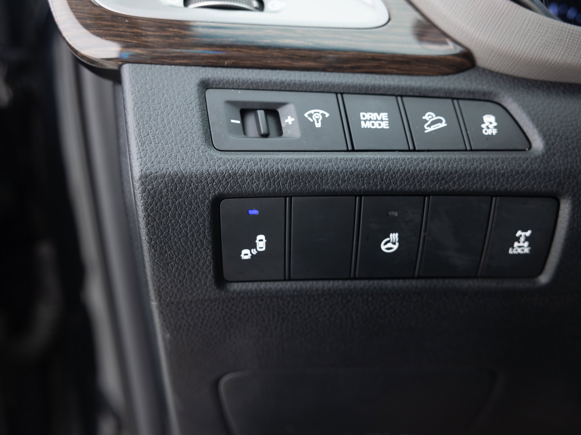 Used Black Hyundai Santa Fe-29 for Sale