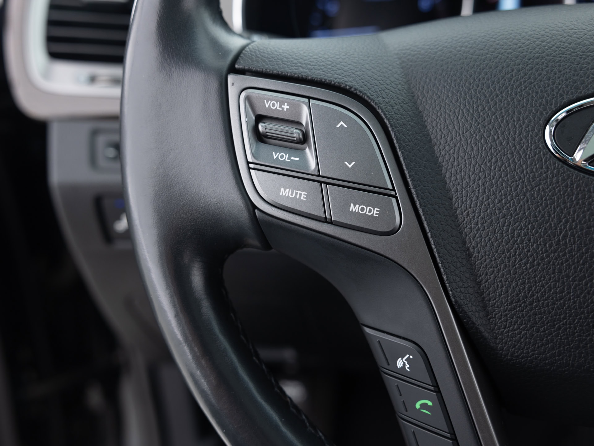 Used Black Hyundai Santa Fe-30 for Sale