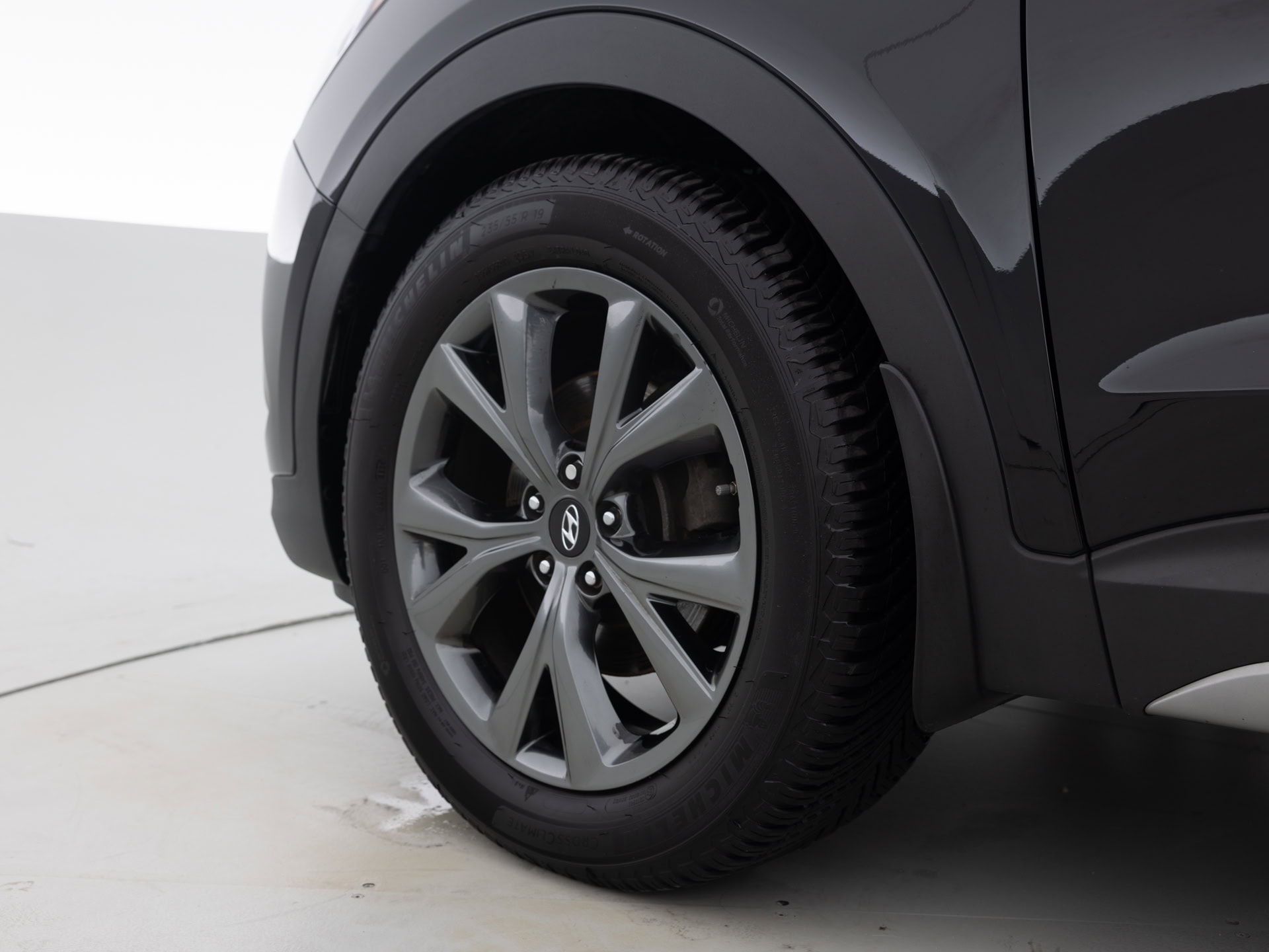 Used Black Hyundai Santa Fe-7 for Sale