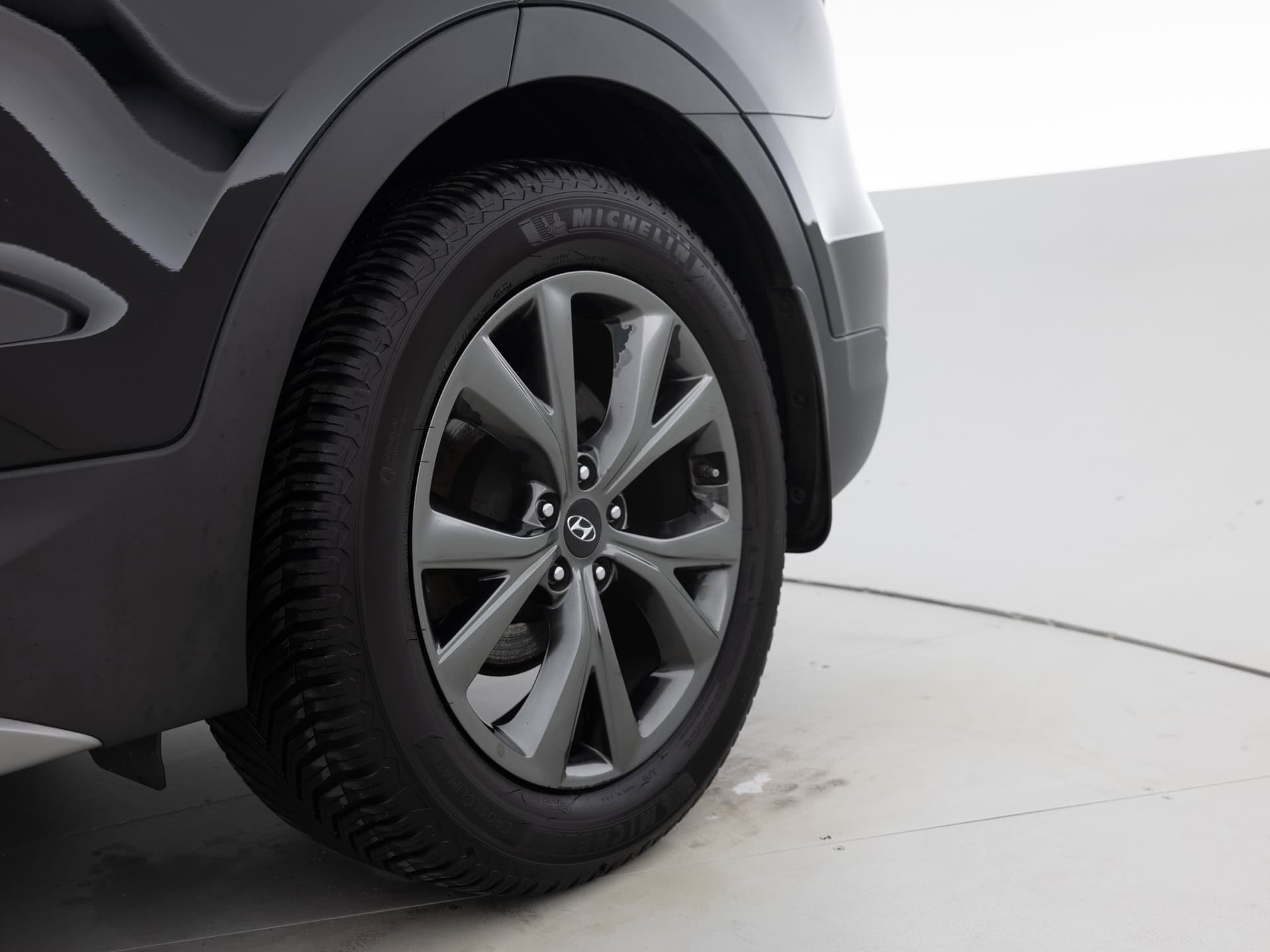 Used Black Hyundai Santa Fe-8 for Sale