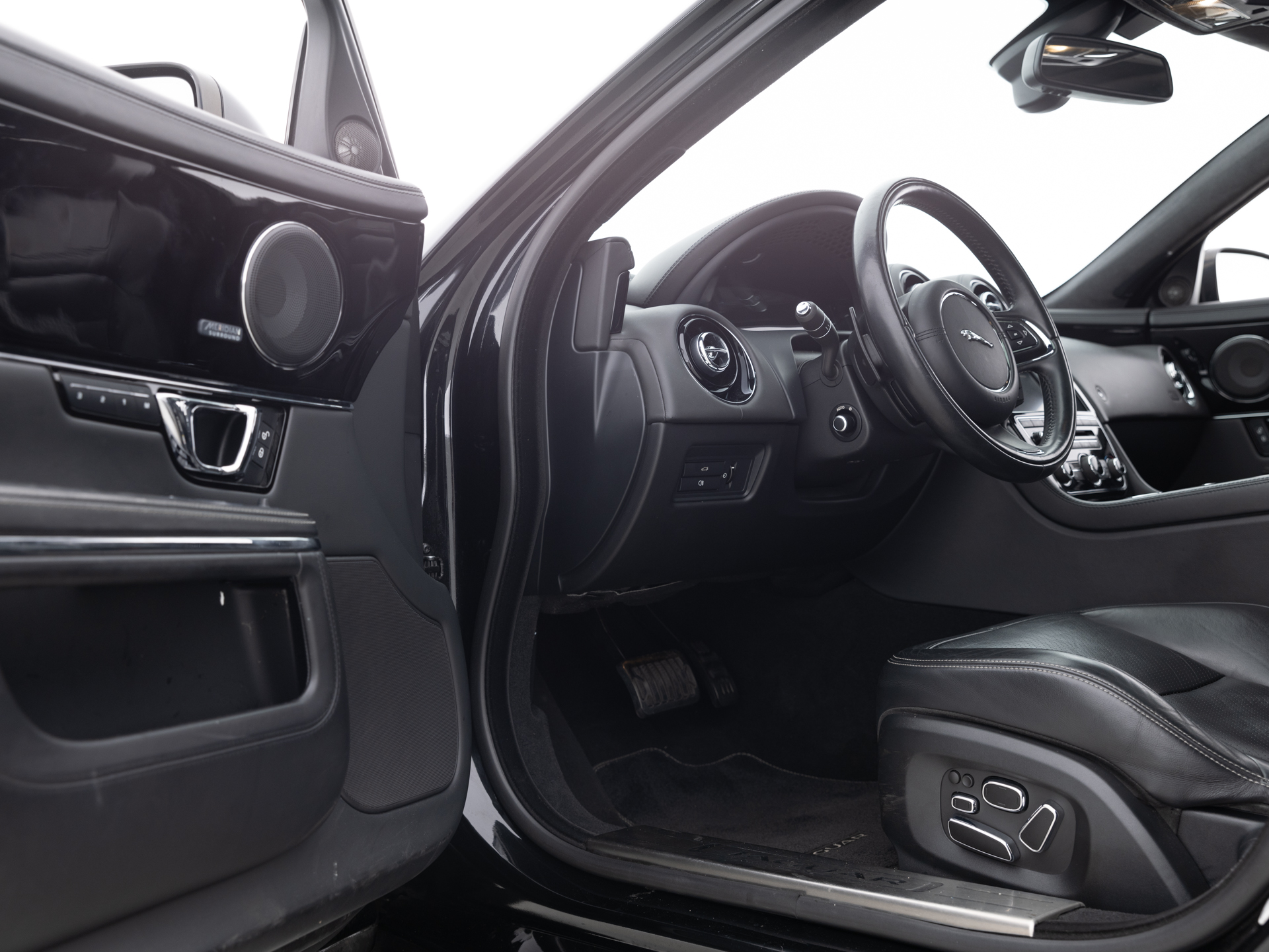 Used Black Jaguar XJ-16 for Sale
