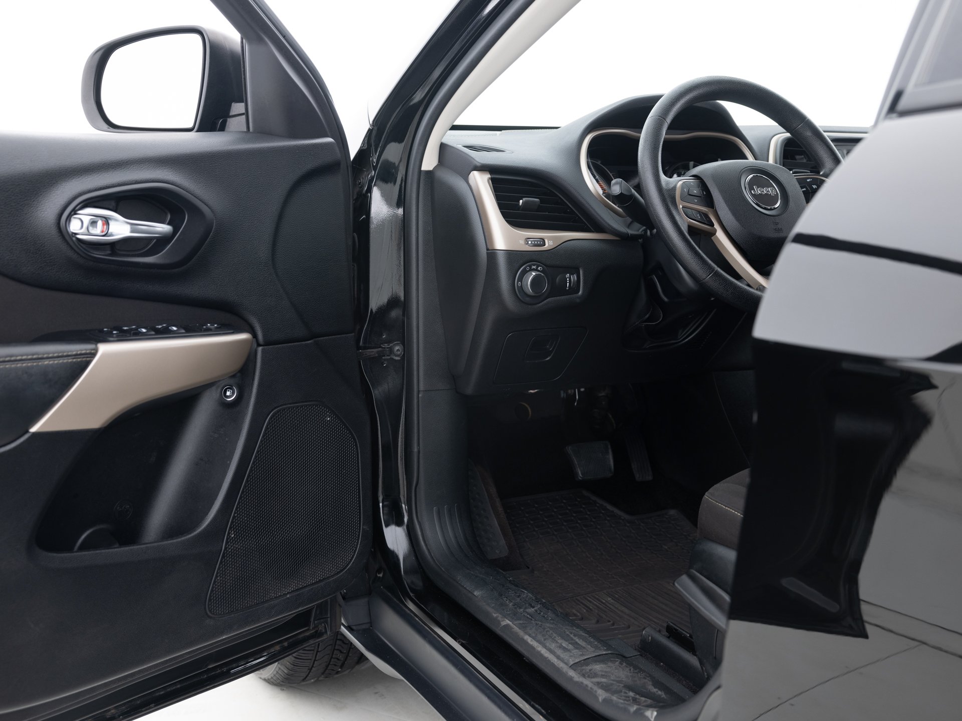 black jeep cherokee spt 16