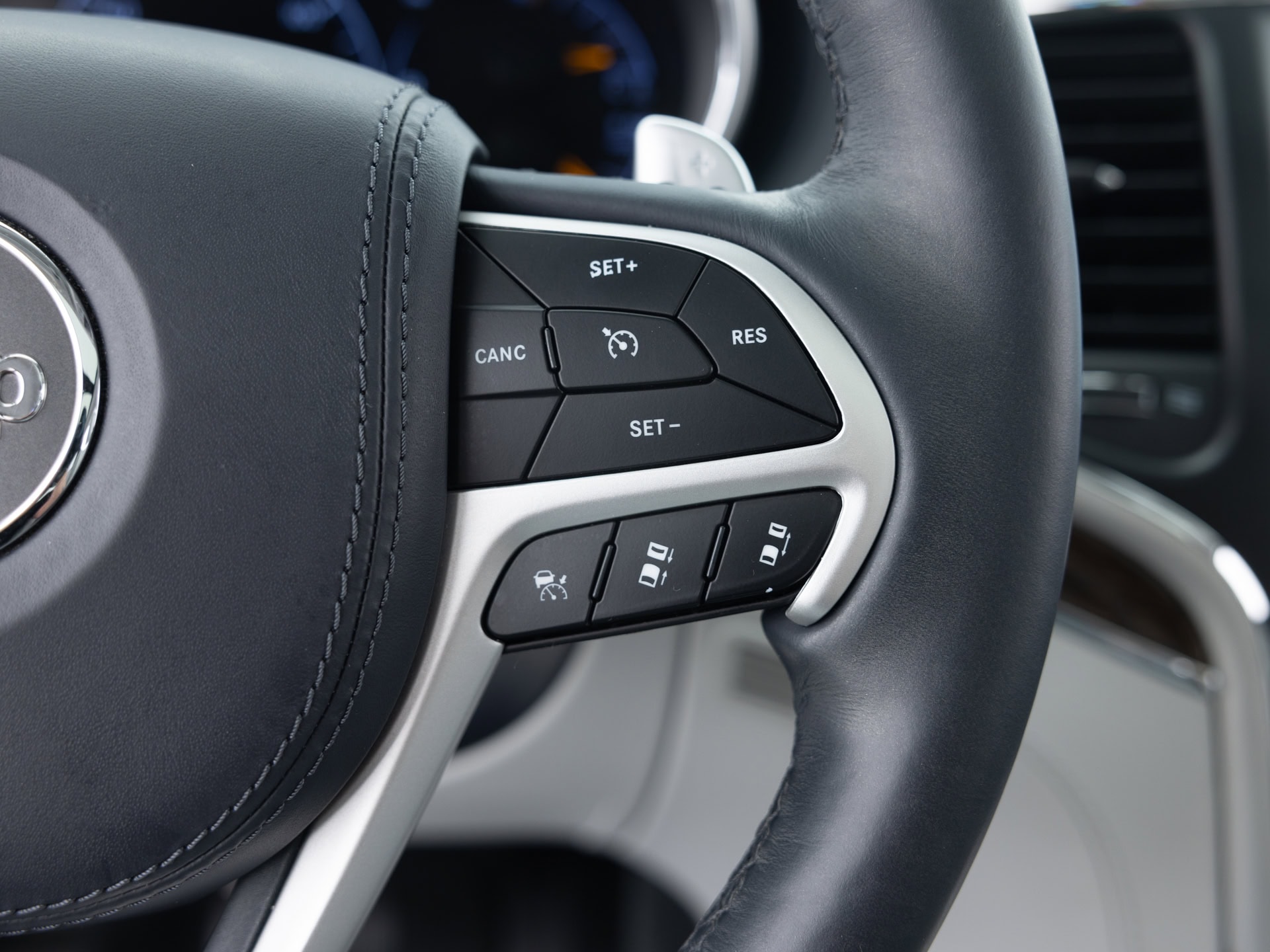 Used Black Jeep Cherokkee Summit_-32 for Sale