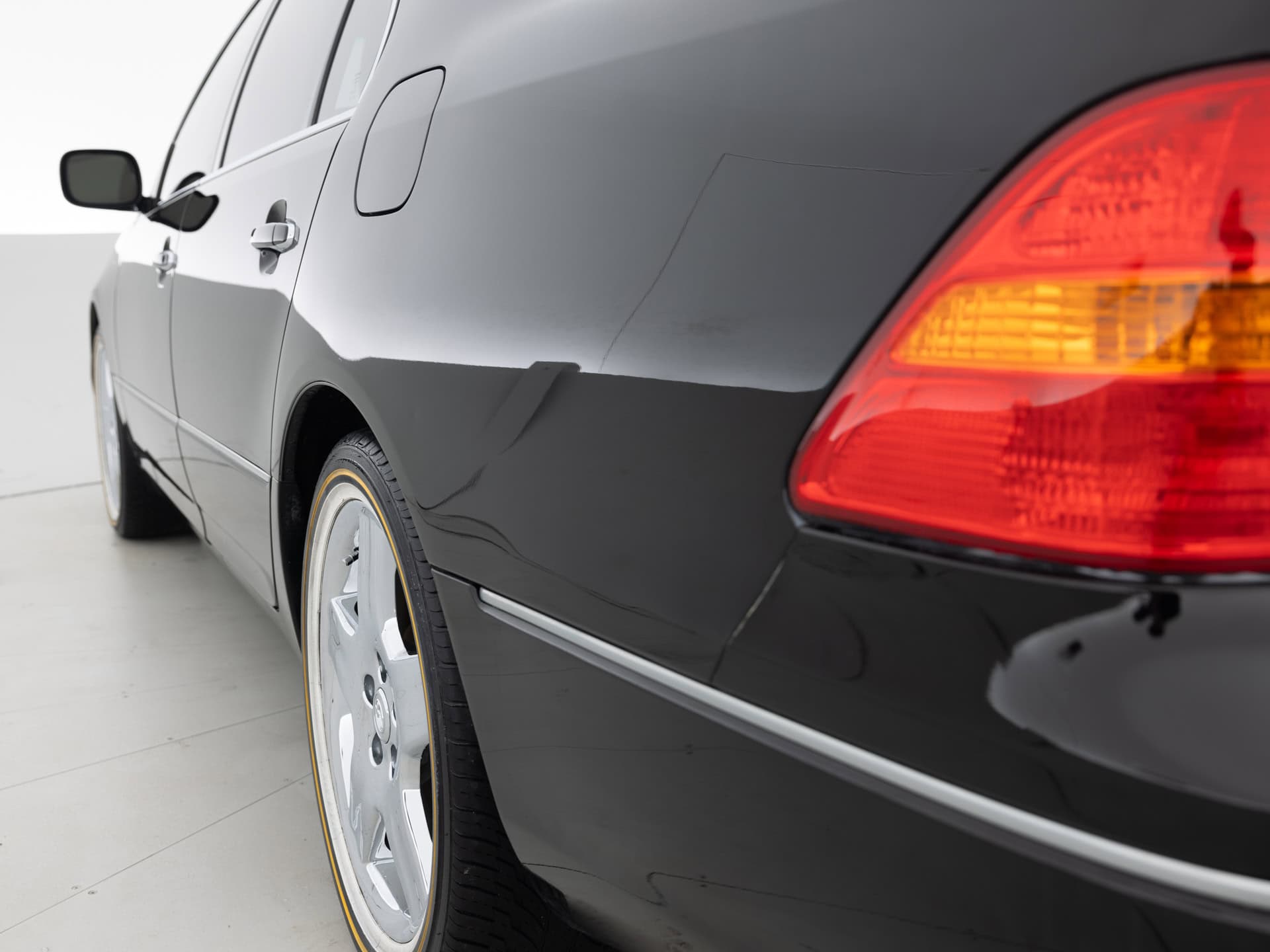 black lexus ls 430 6