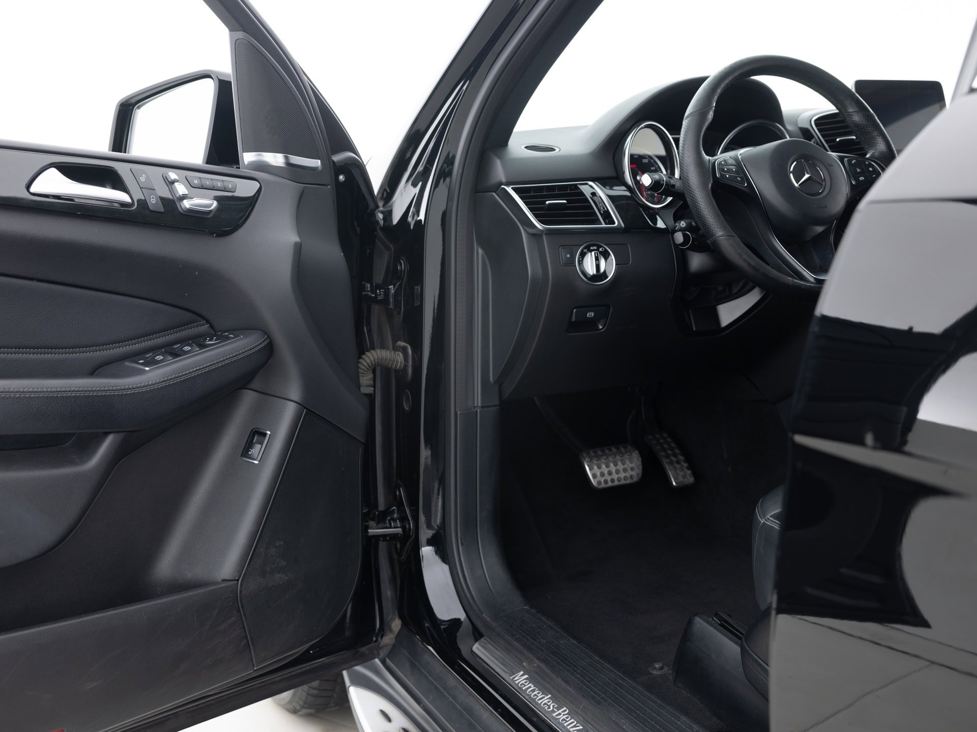 black mercedes gle 400 16