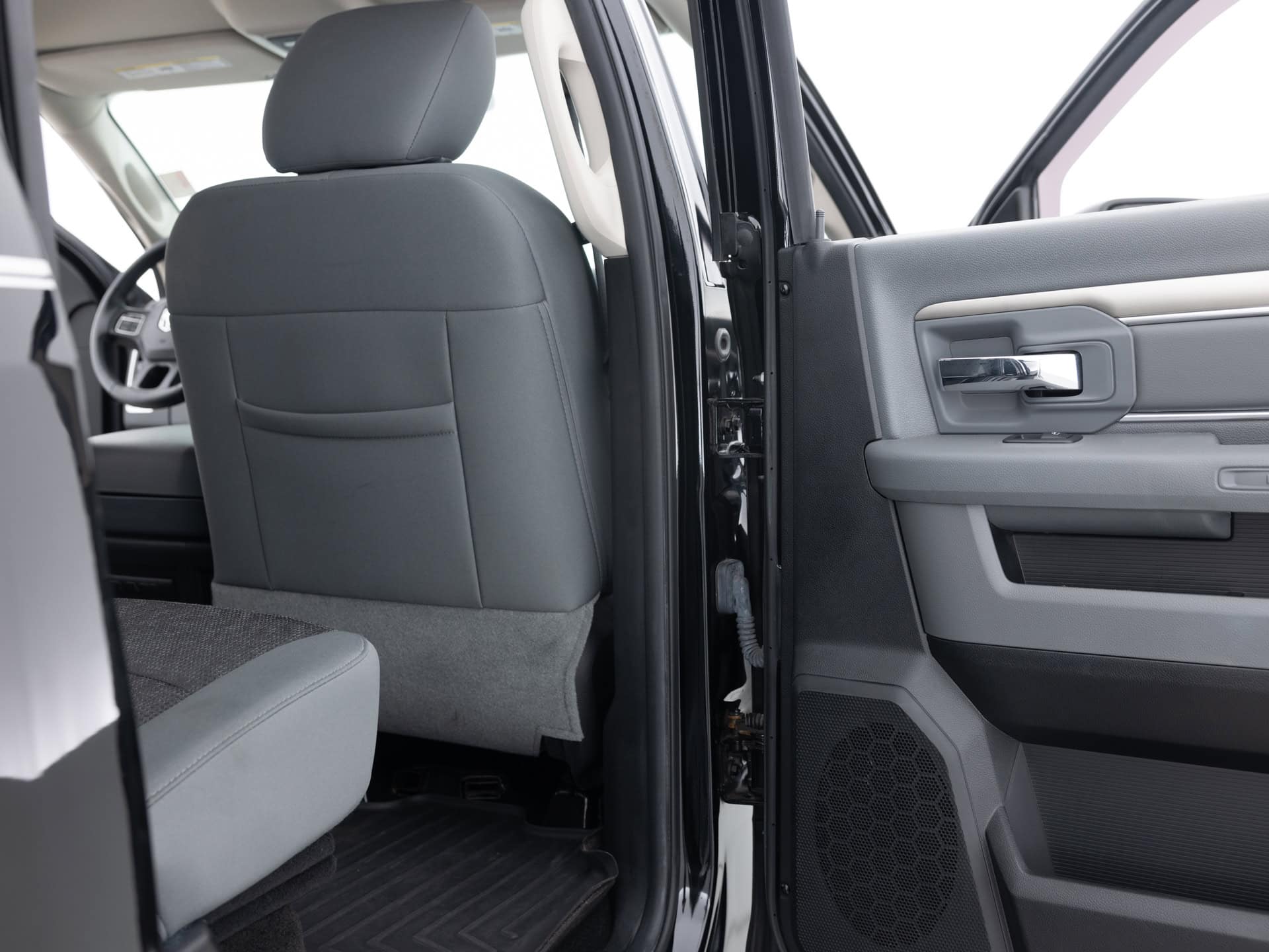 black ram 1500 slt 26