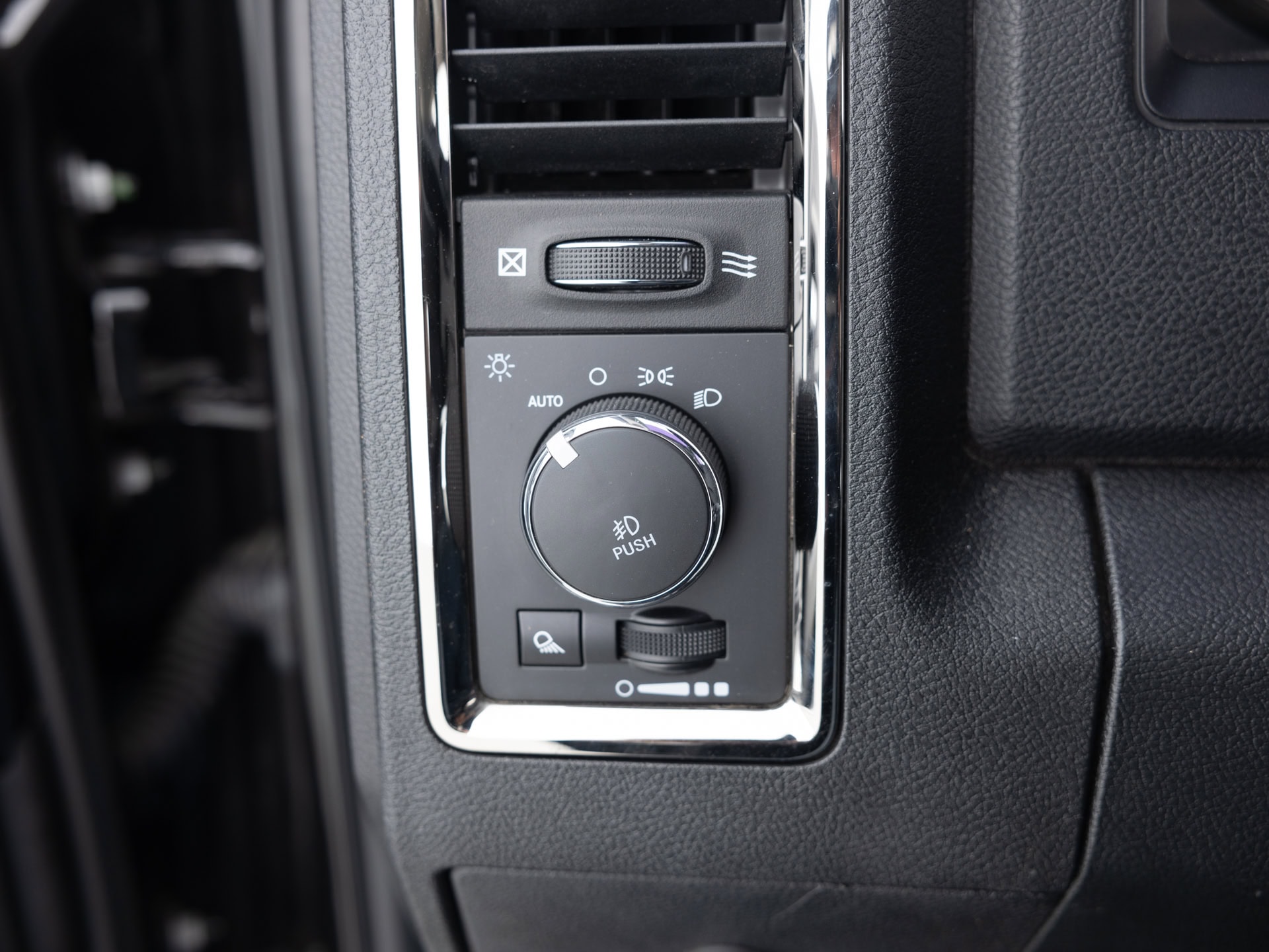 Used Black Ram 2500 Big Horn-31 for Sale