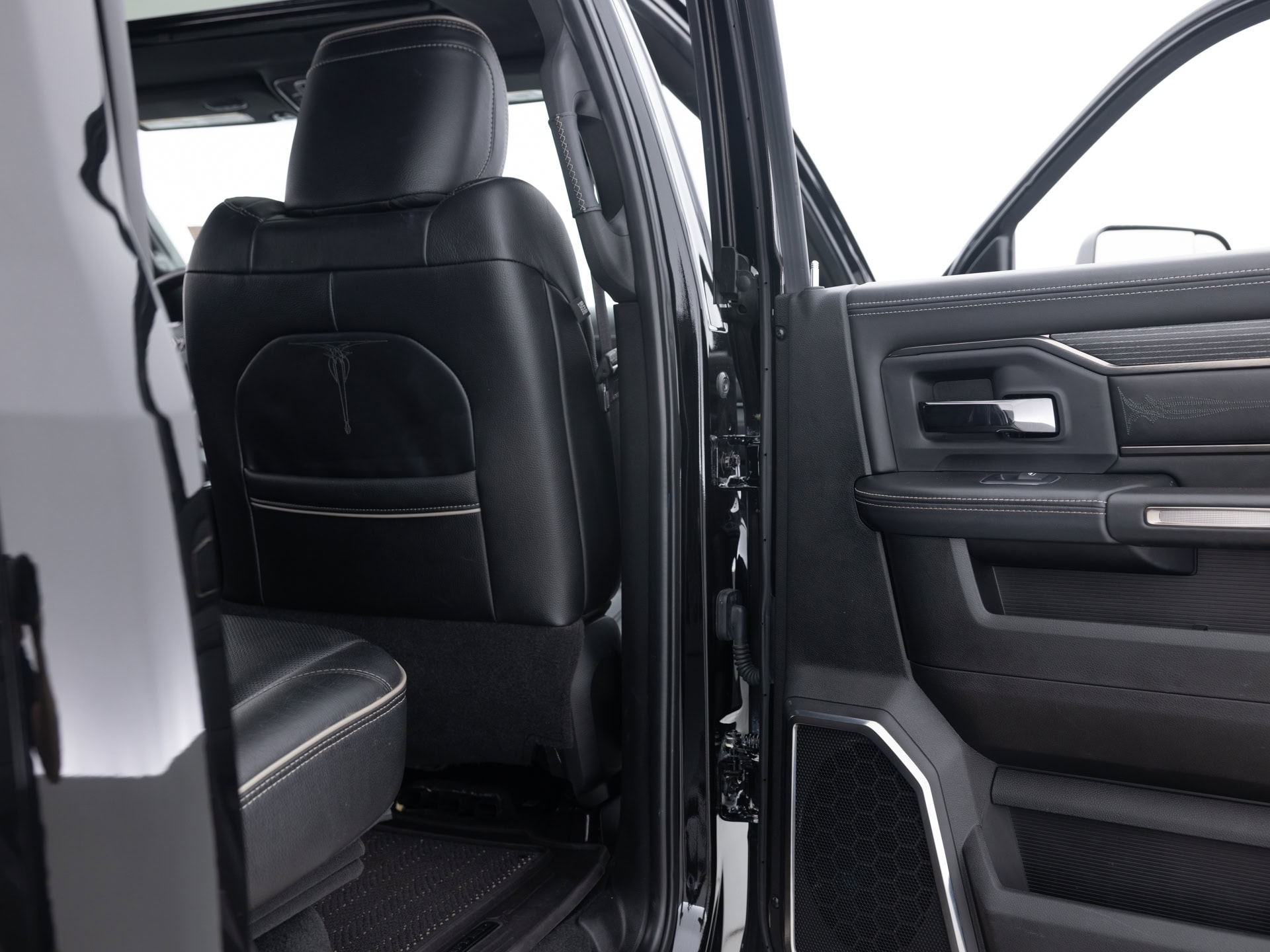 Used Black Ram 2500 Crew-26 for Sale