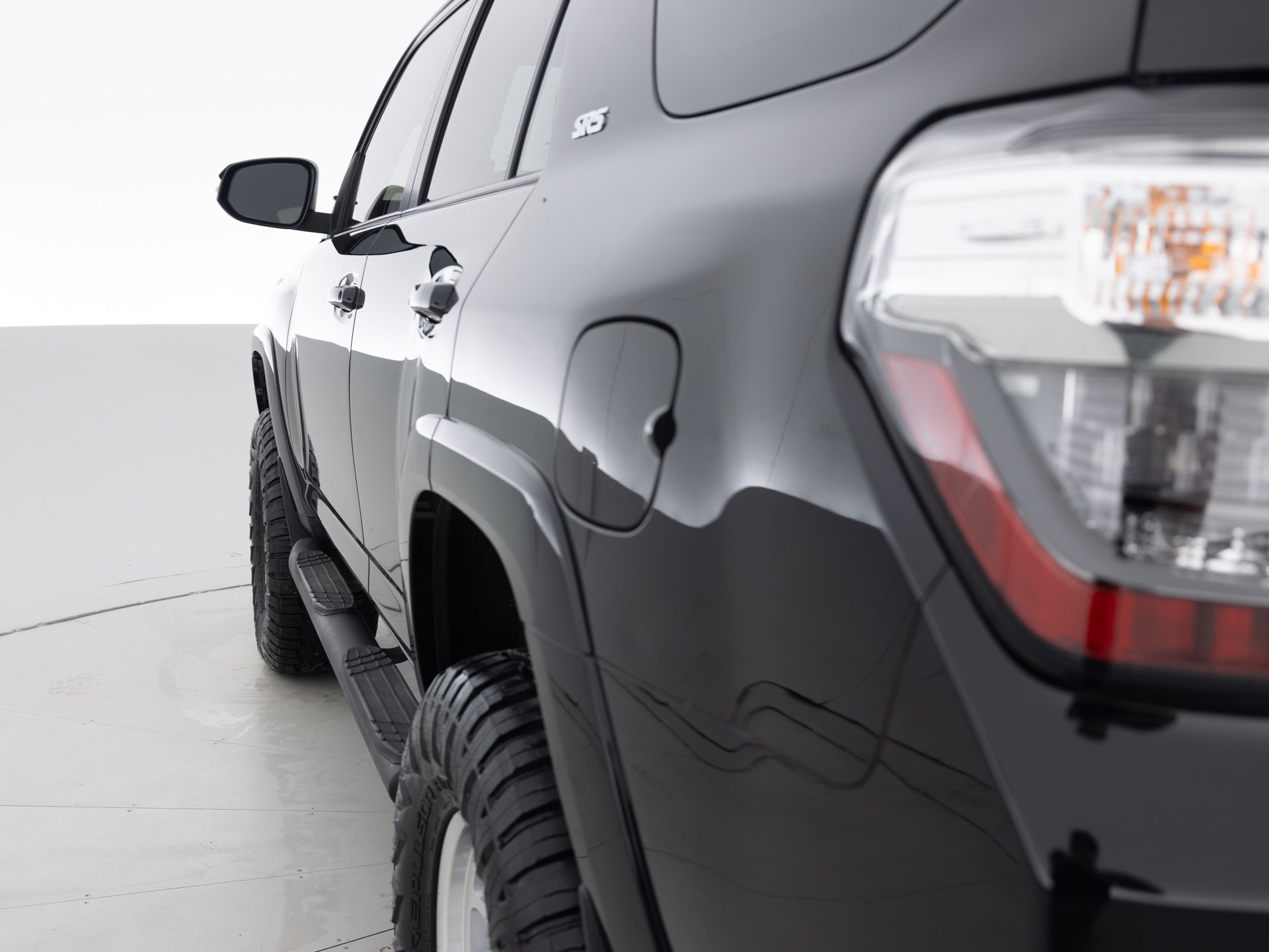 black toyota 4runner sr5 prem 6