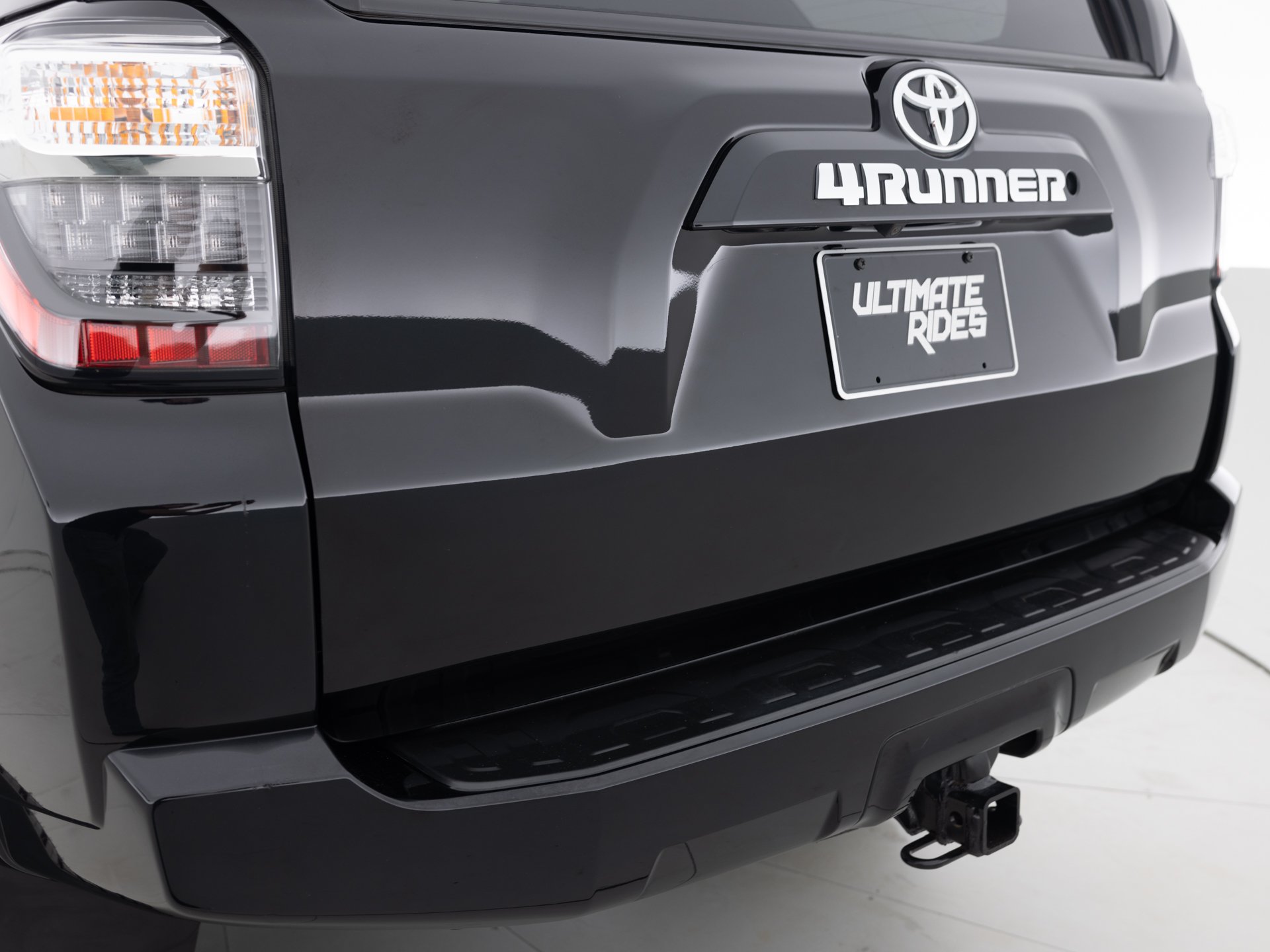 black toyota 4runner sr5 prem 8