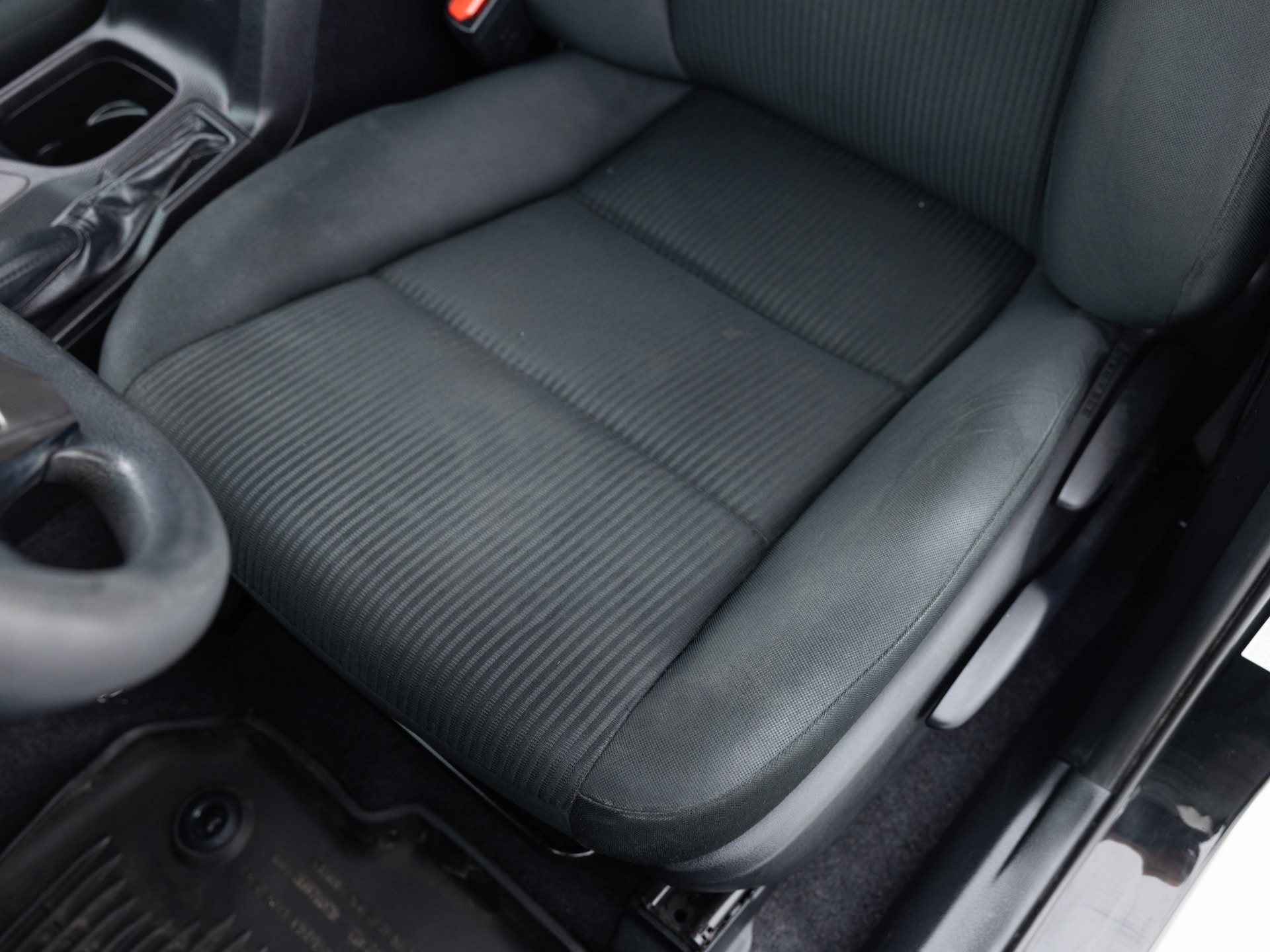 black toyota rav 4 le 13