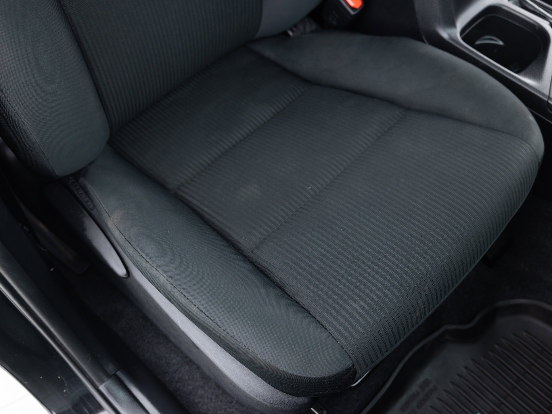 black toyota rav 4 le 17