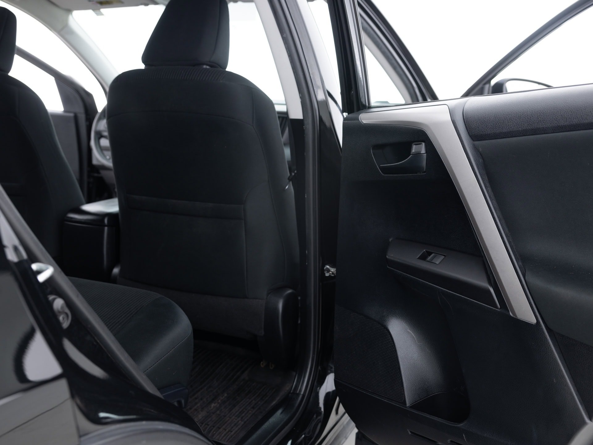 black toyota rav 4 le 22