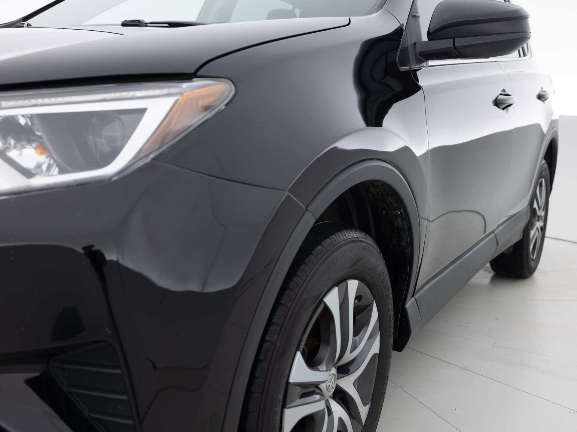 black toyota rav 4 le 3