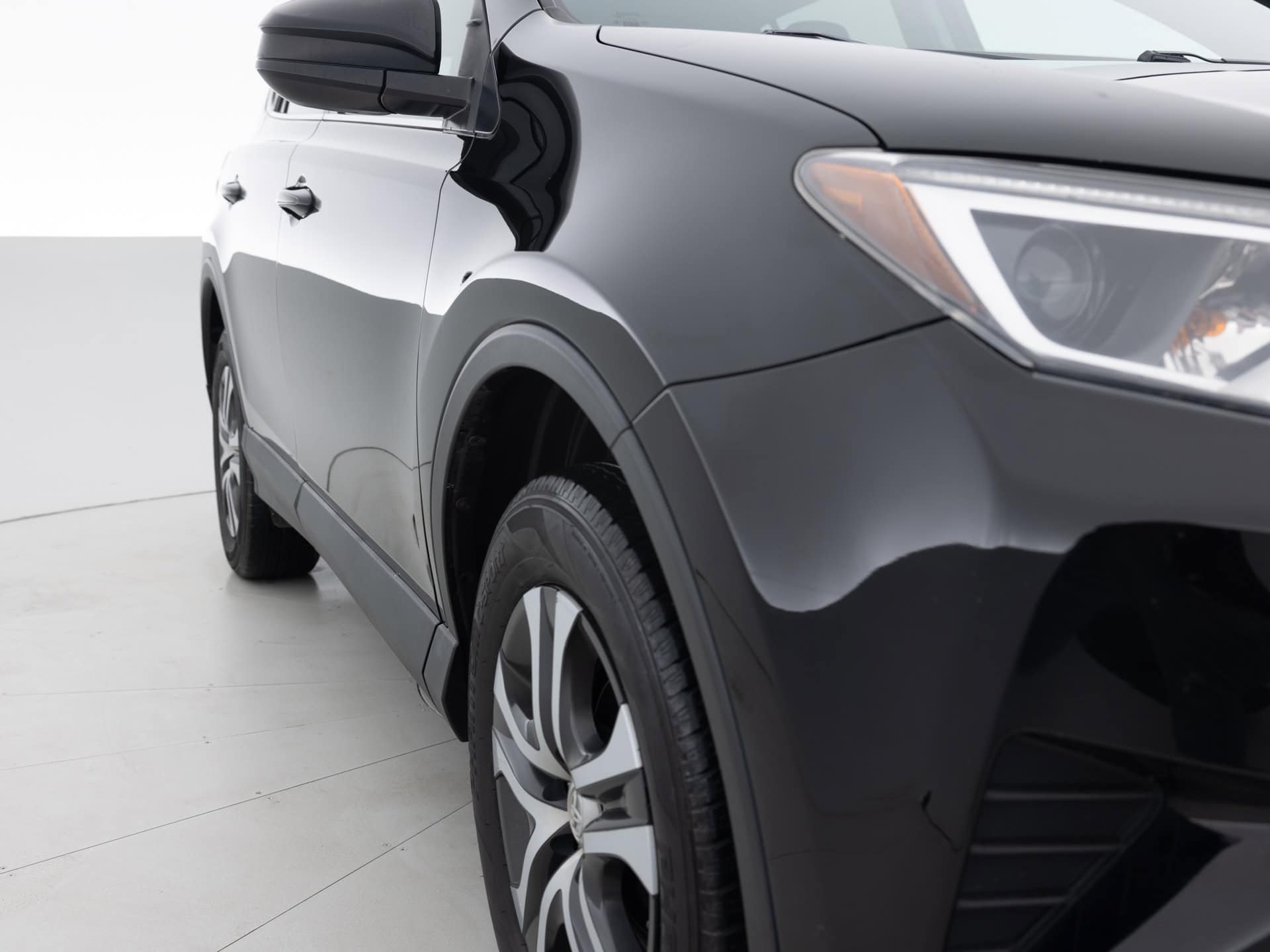 black toyota rav 4 le 4