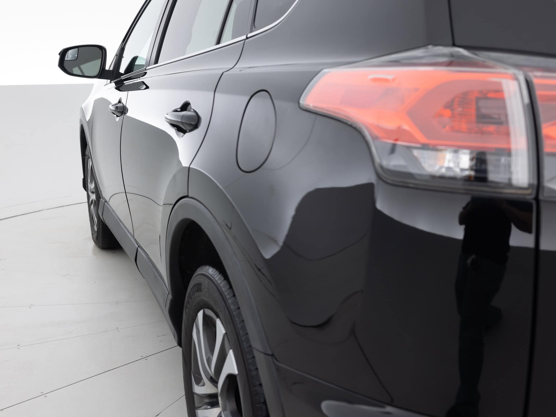 black toyota rav 4 le 6