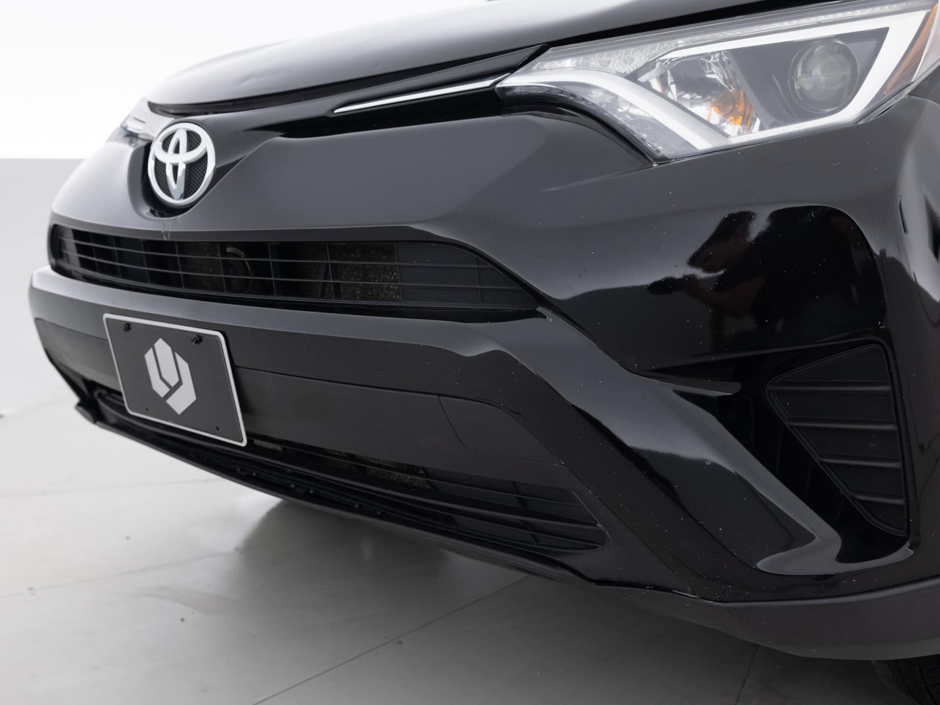 black toyota rav 4 le 7