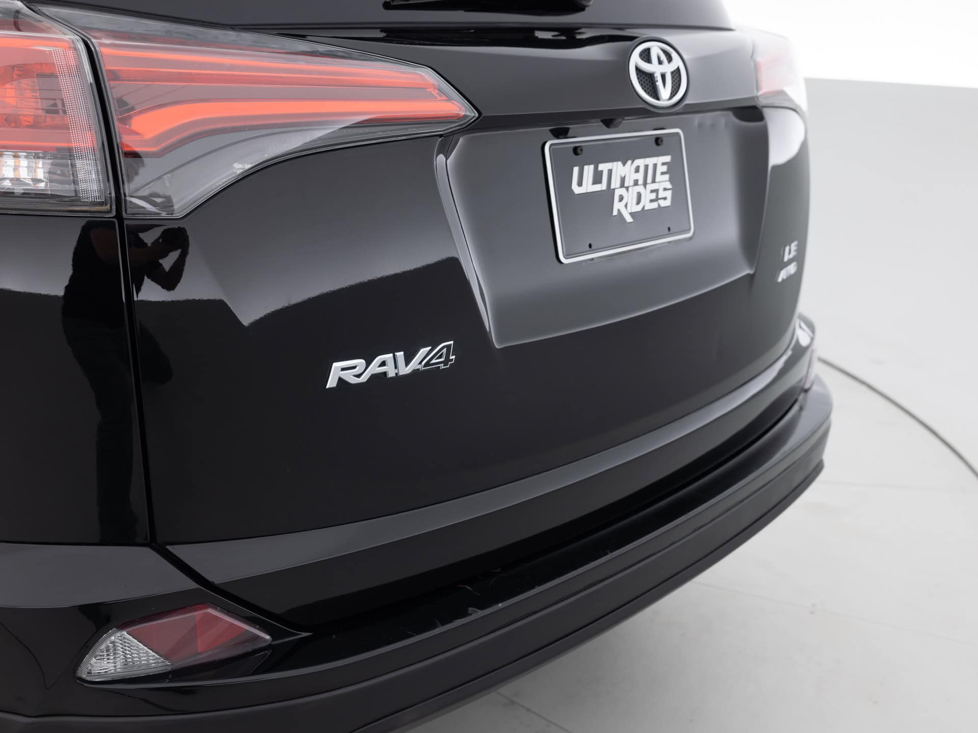 black toyota rav 4 le 8