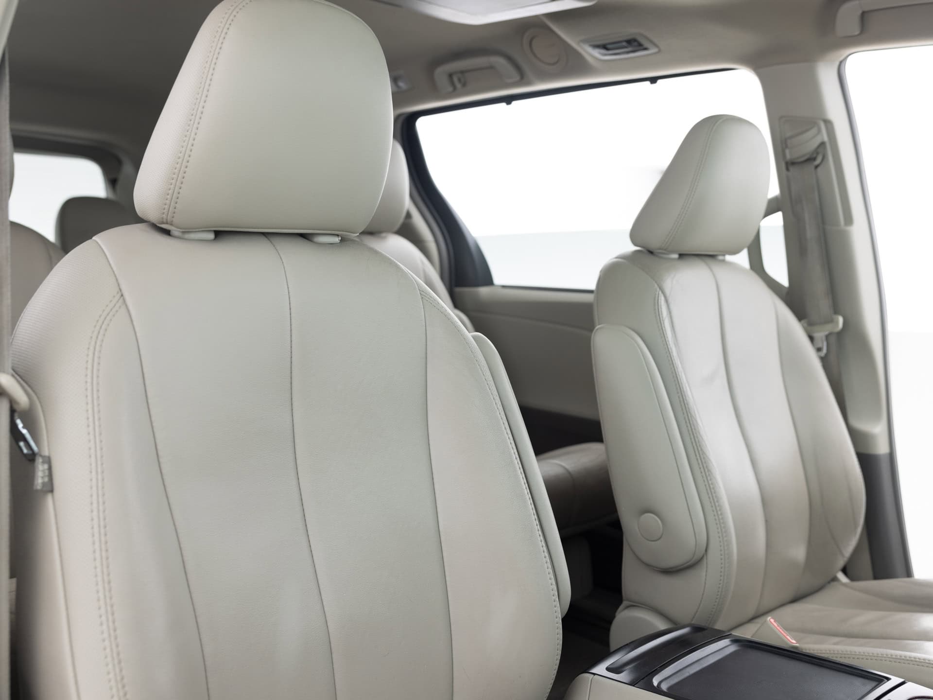 Used Black Toyota Sienna Limited-18 for Sale