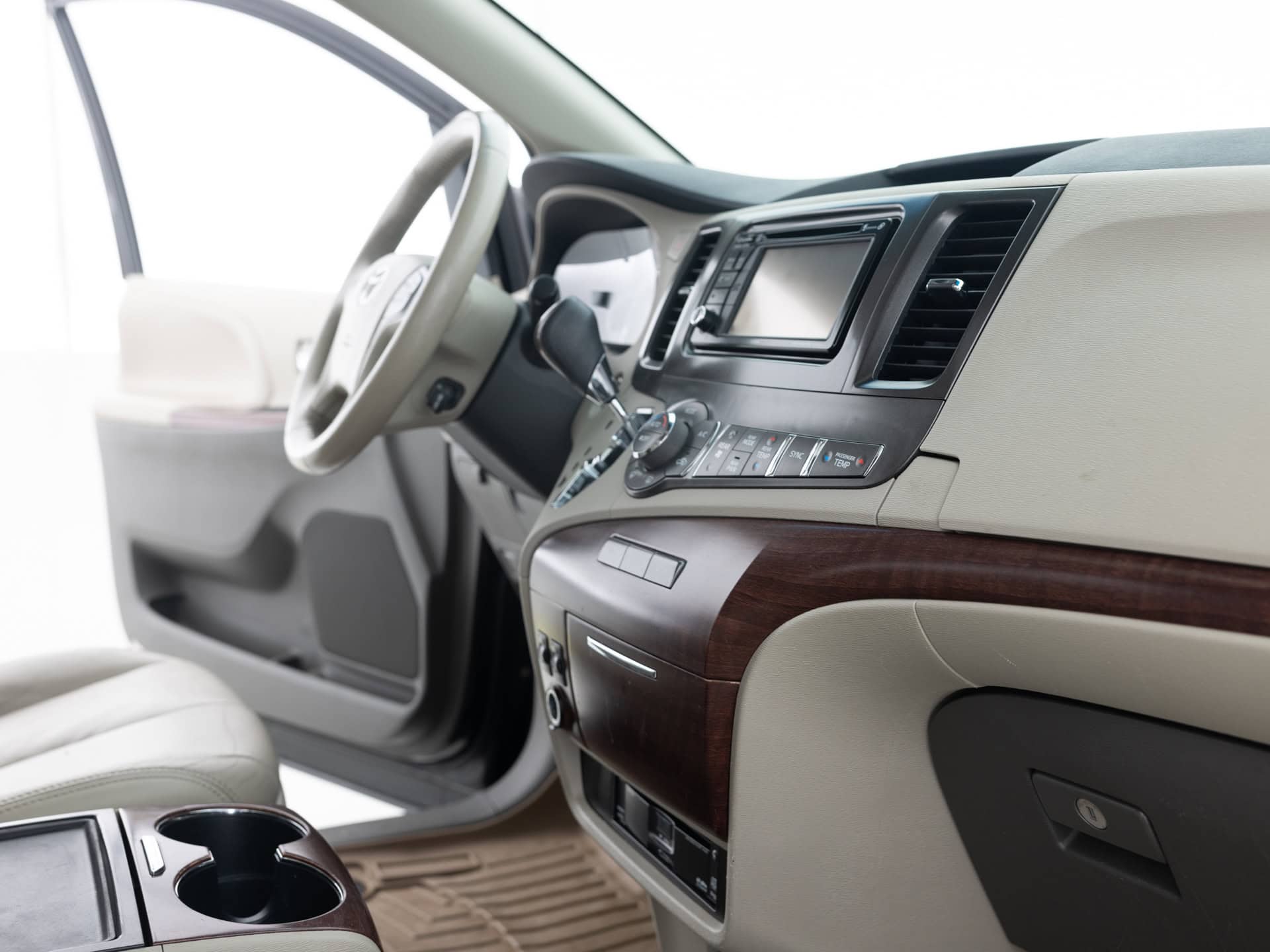 Used Black Toyota Sienna Limited-19 for Sale