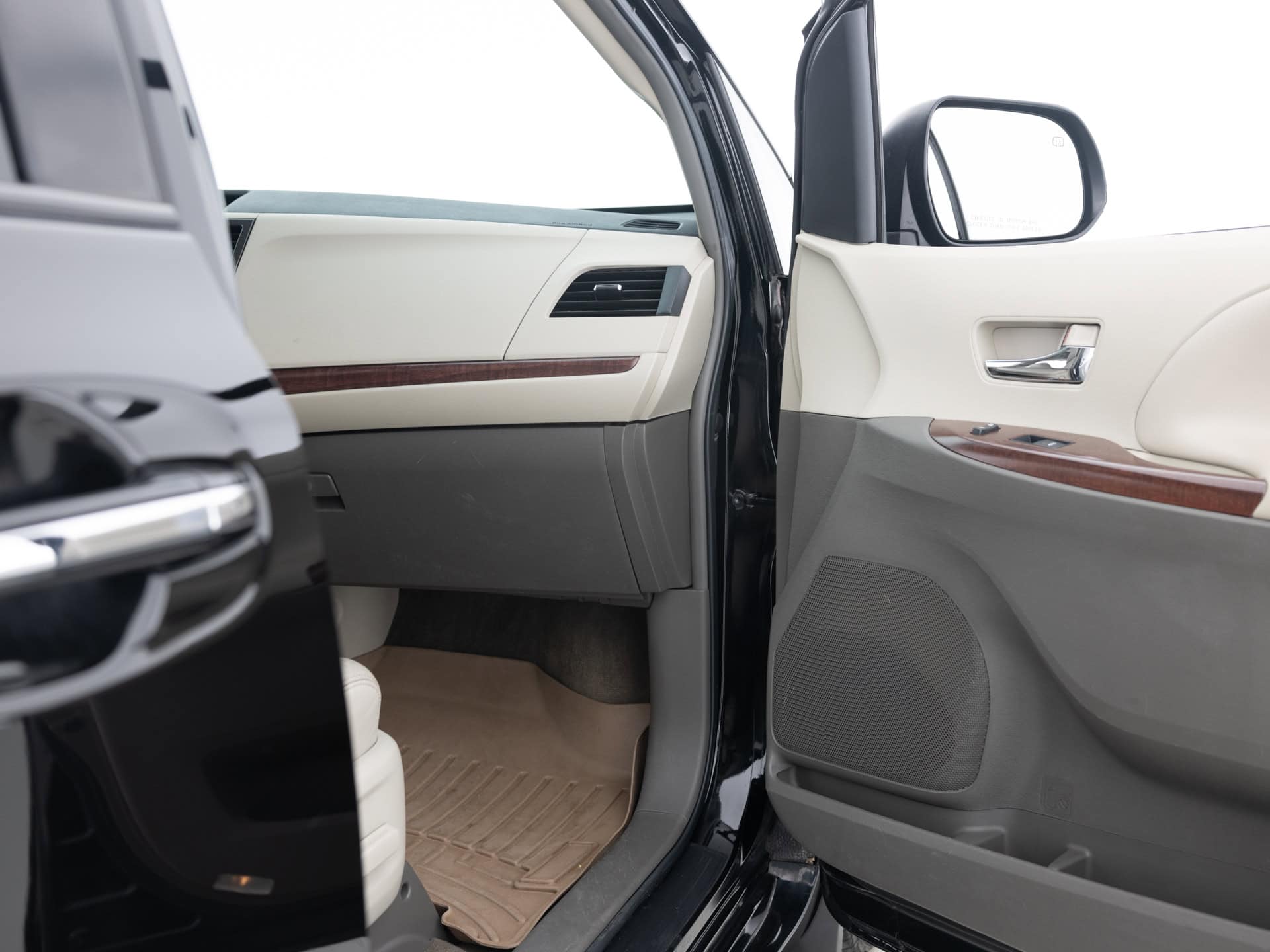 Used Black Toyota Sienna Limited-20 for Sale