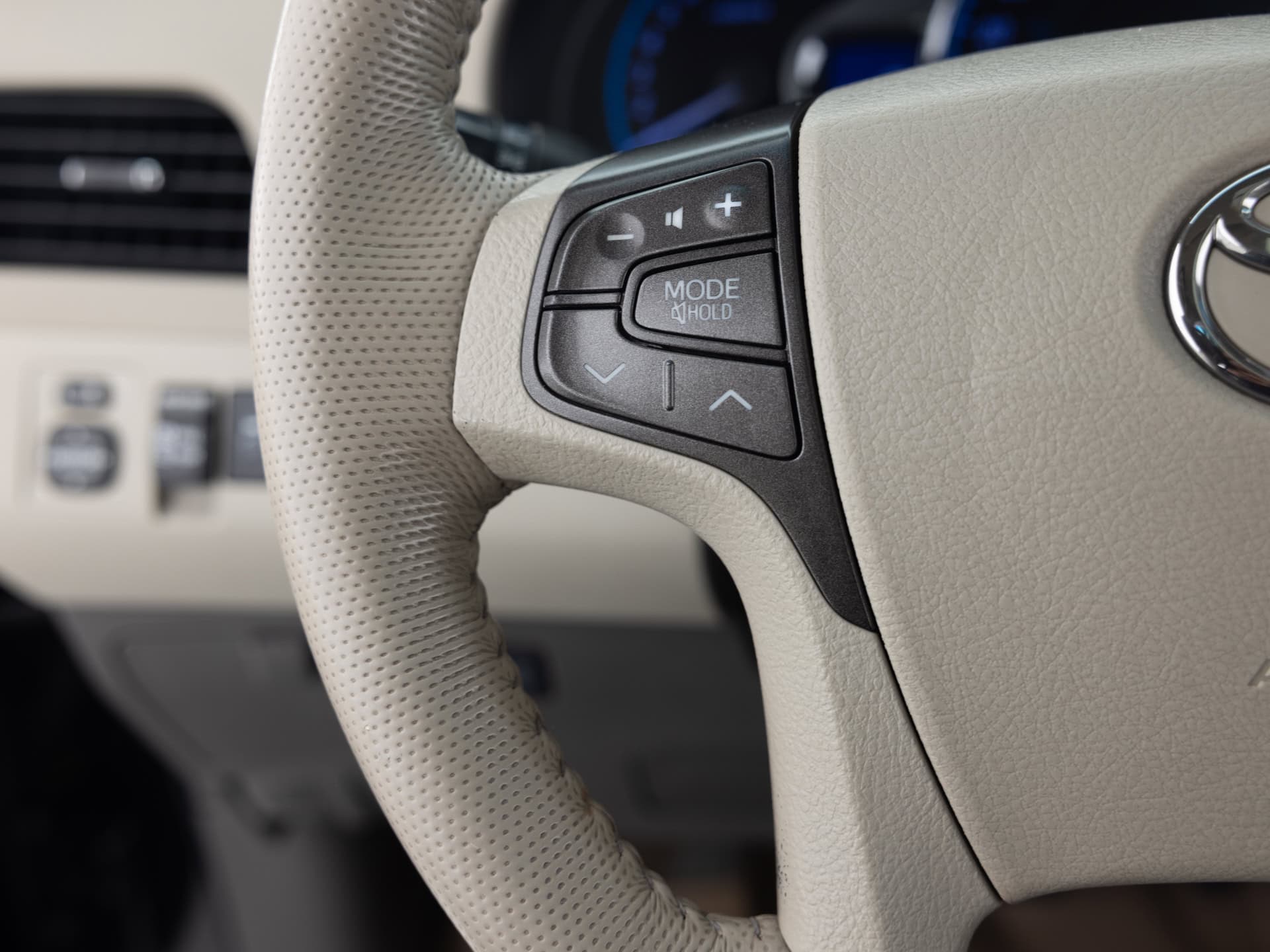 Used Black Toyota Sienna Limited-32 for Sale