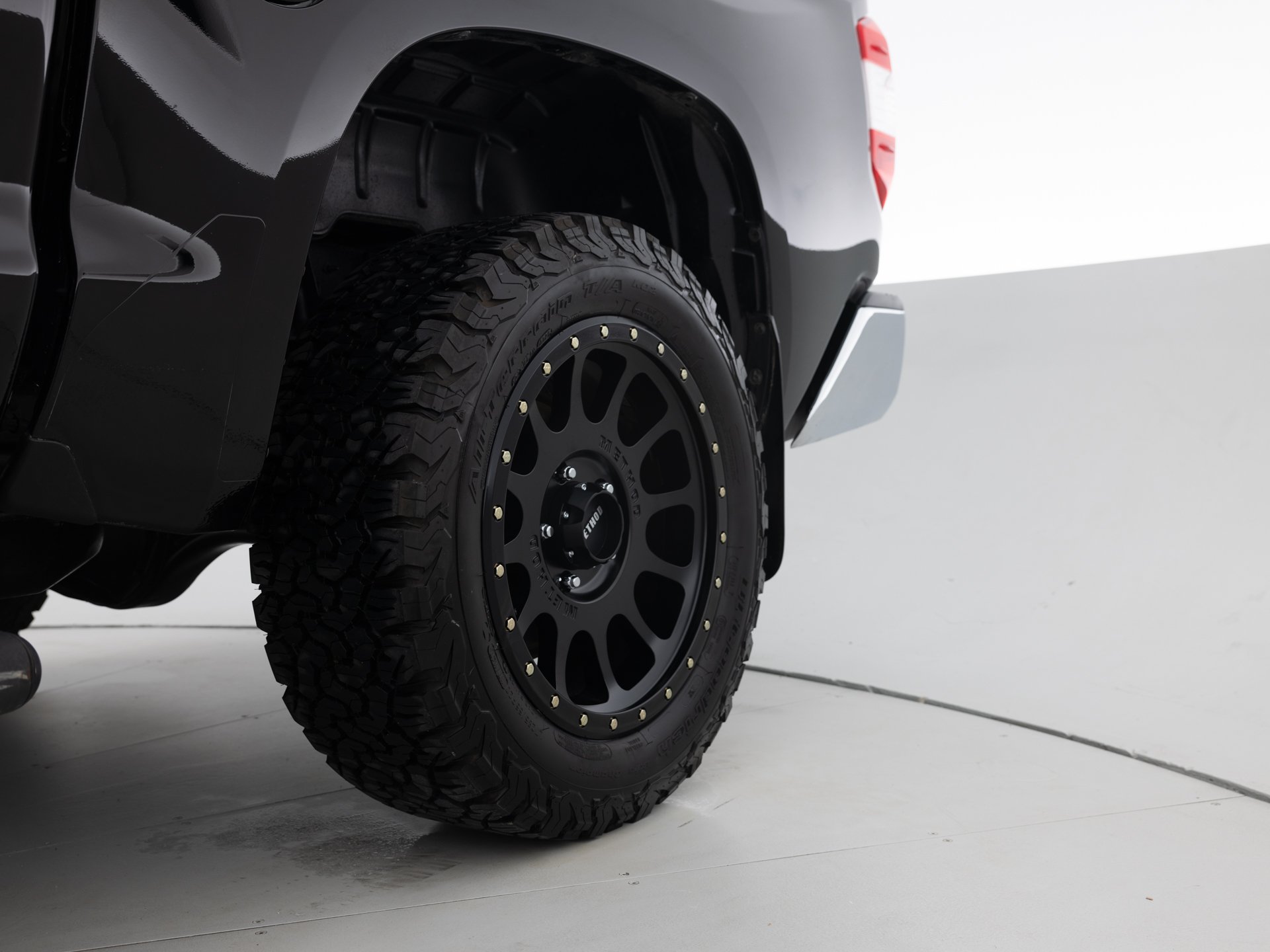 black toyota tundra sr5 10