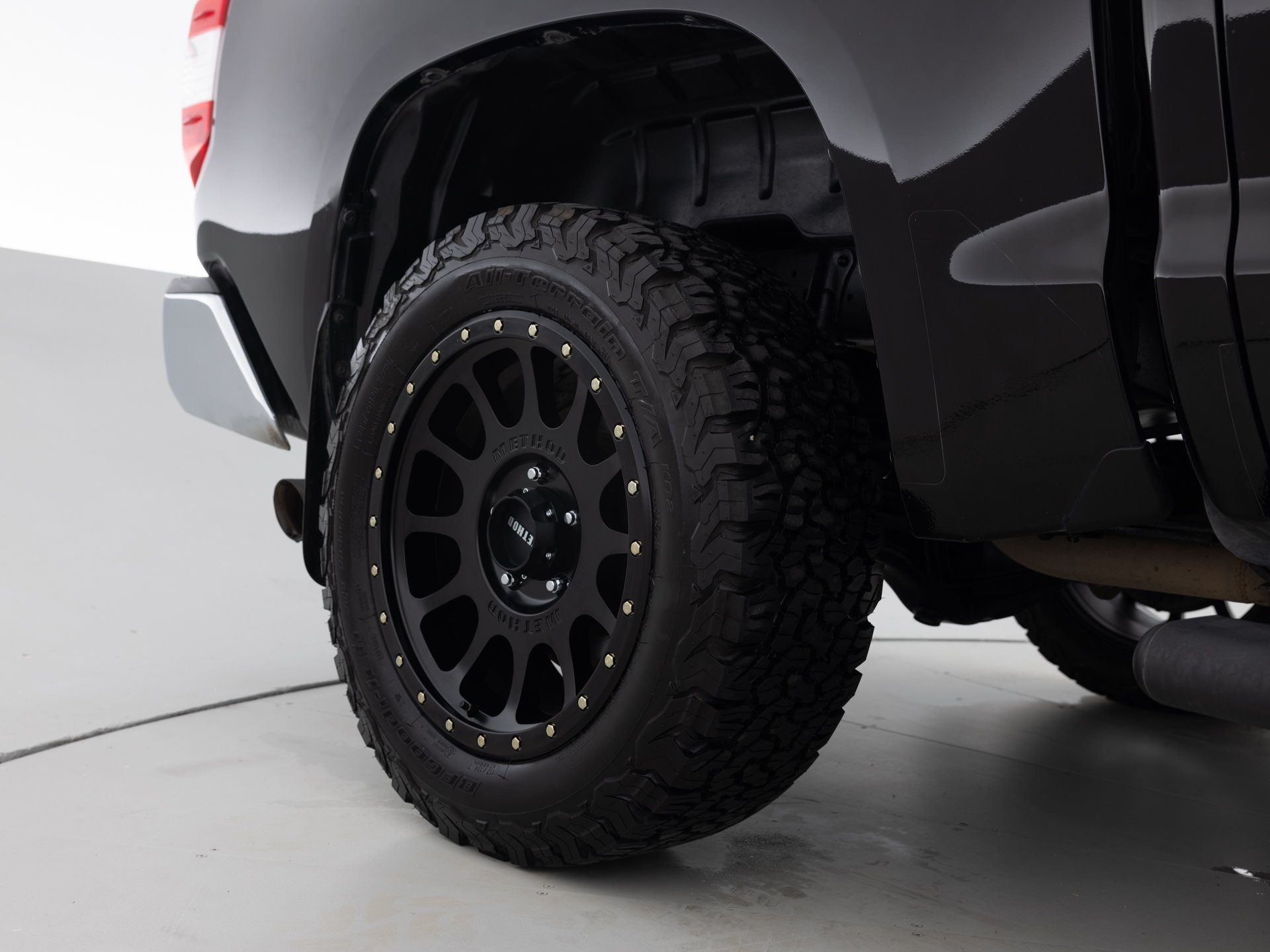 black toyota tundra sr5 11