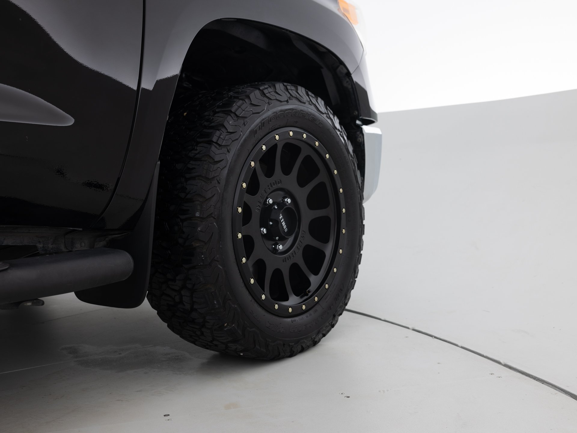 black toyota tundra sr5 12