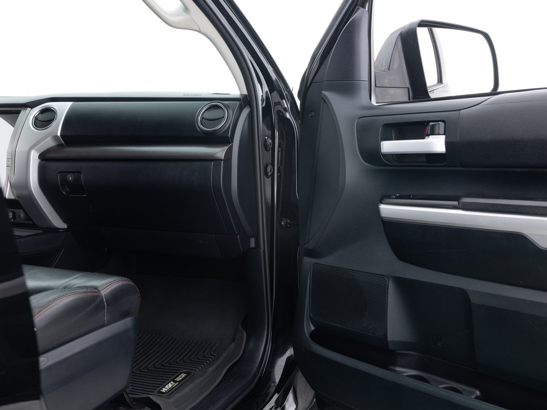 black toyota tundra sr5 24