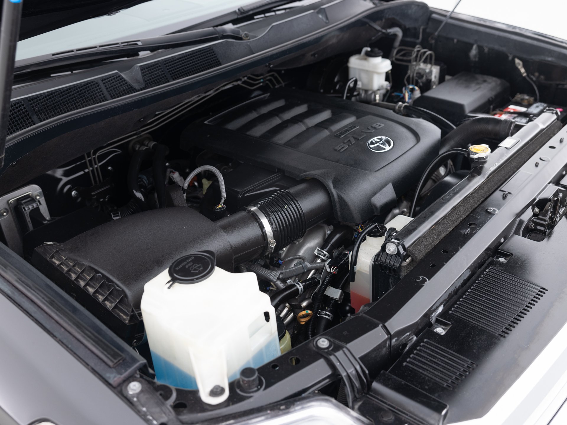 black toyota tundra sr5 35