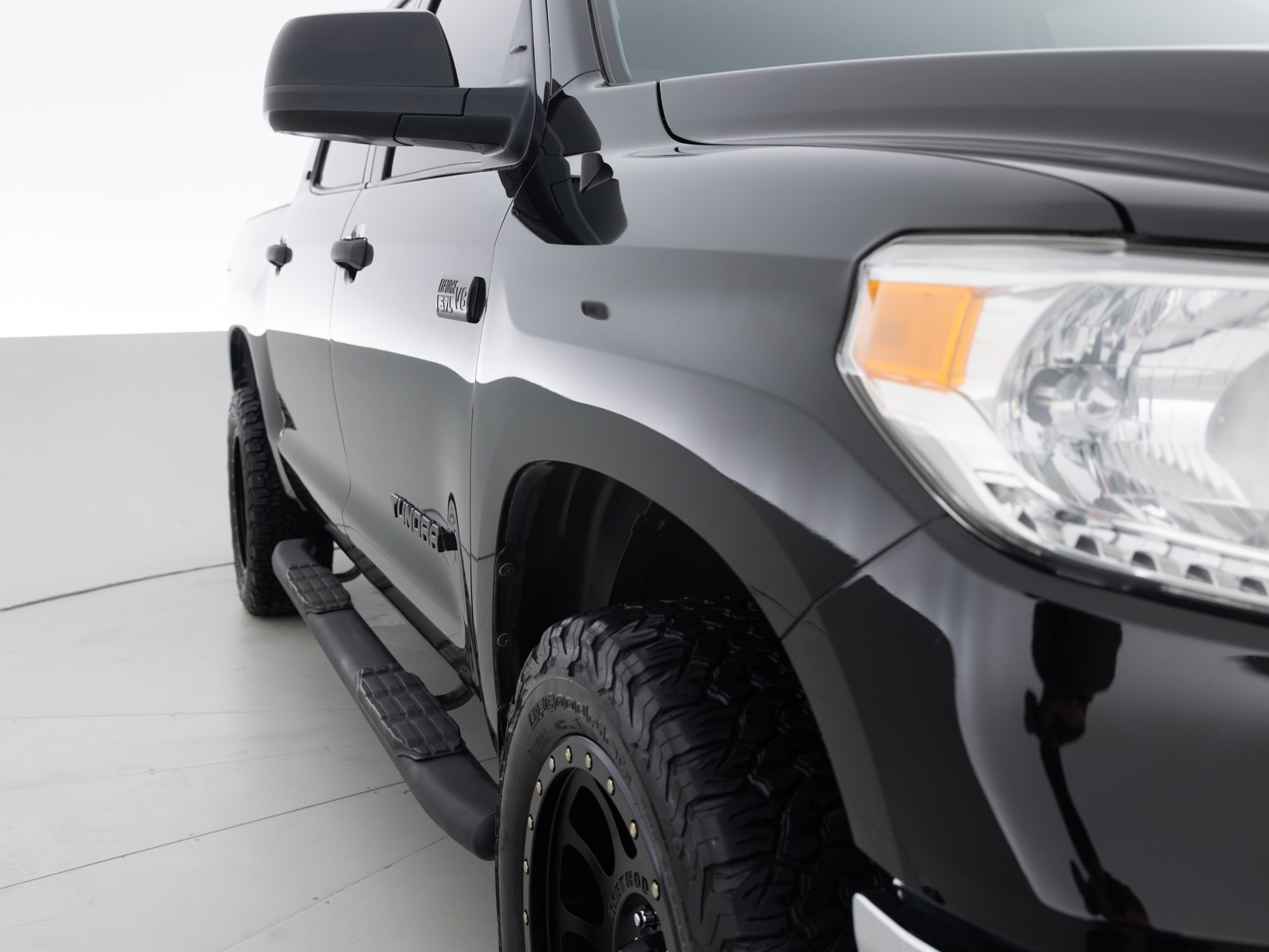 black toyota tundra sr5 4