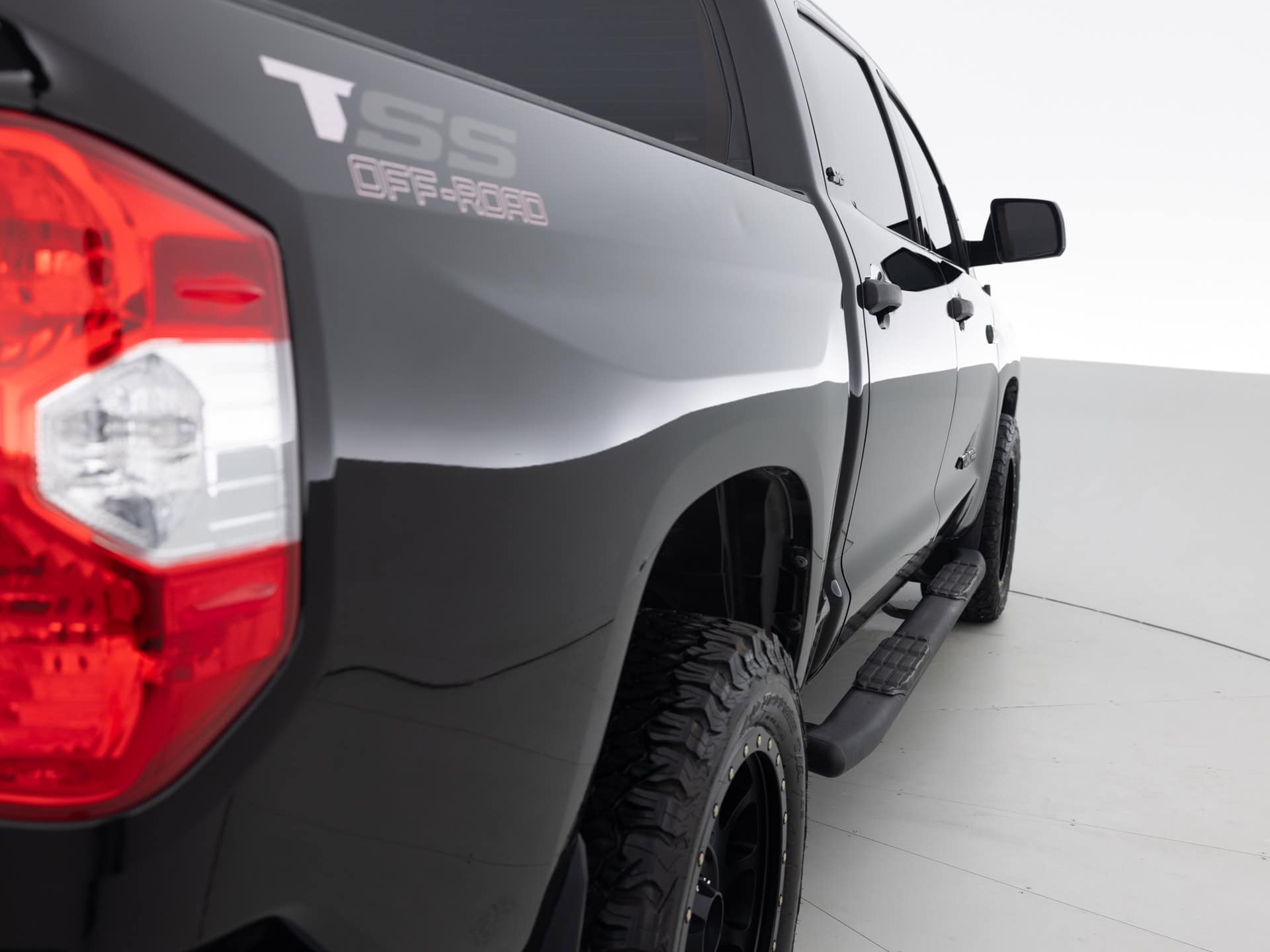 black toyota tundra sr5 5