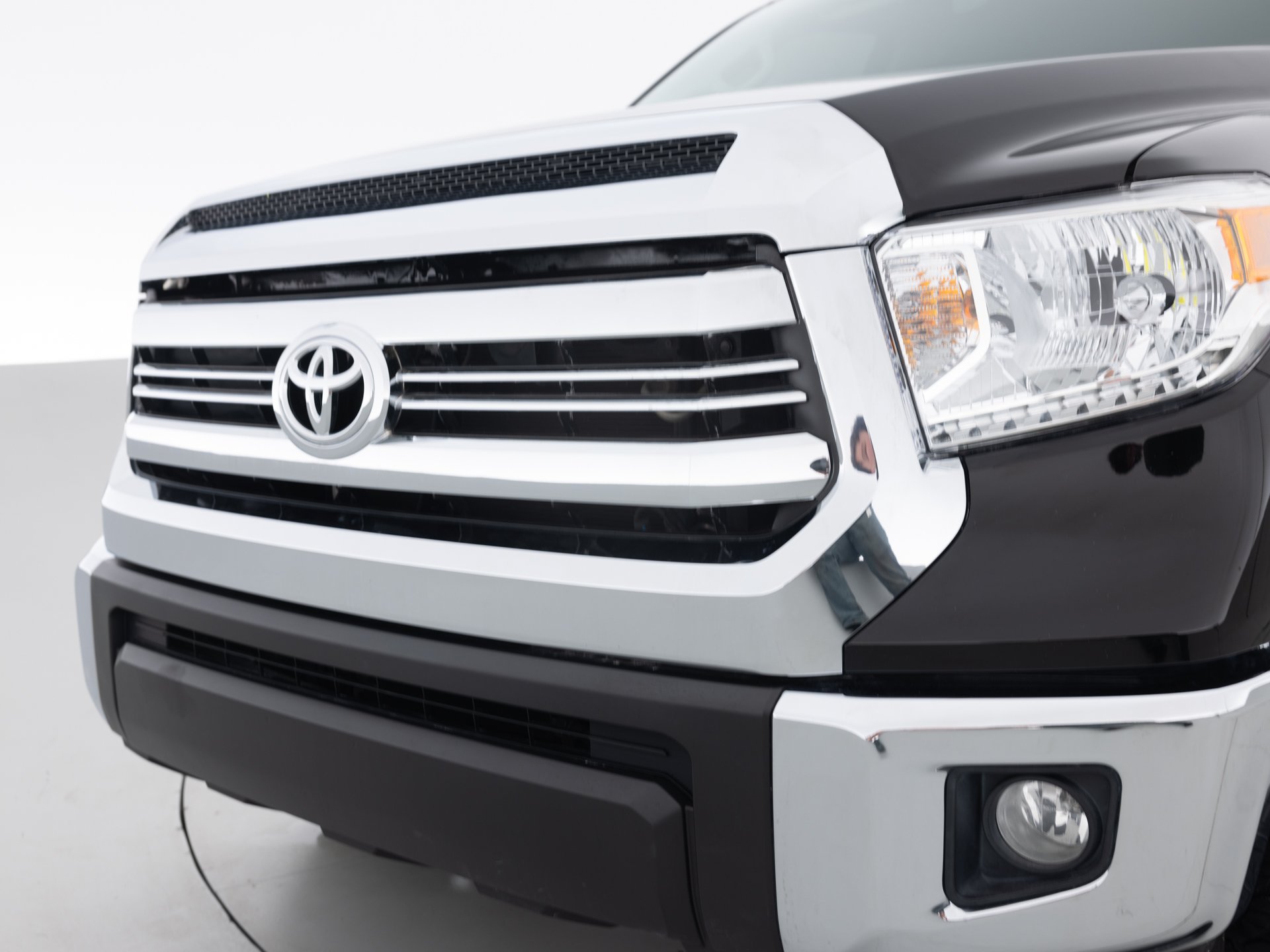black toyota tundra sr5 7