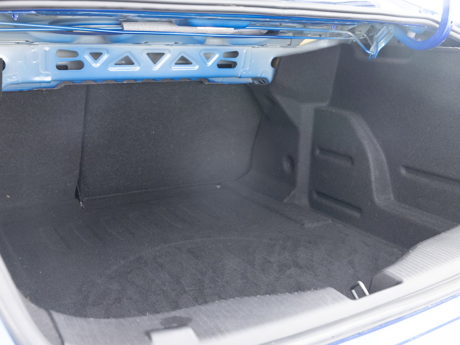 blue chevrolet cruze lt 31