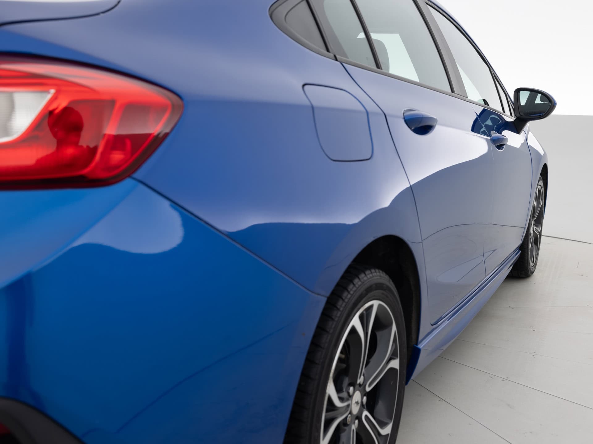 blue chevrolet cruze lt 5