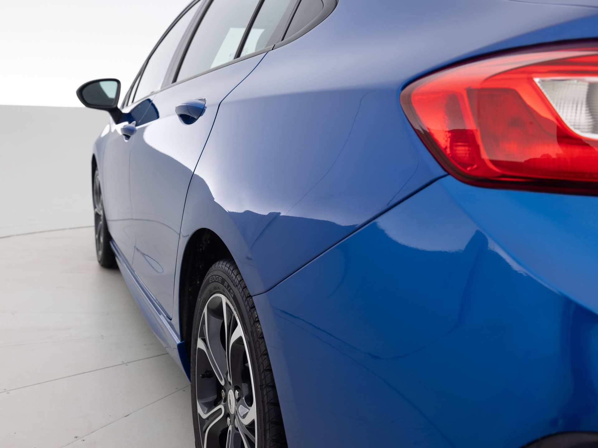 blue chevrolet cruze lt 6