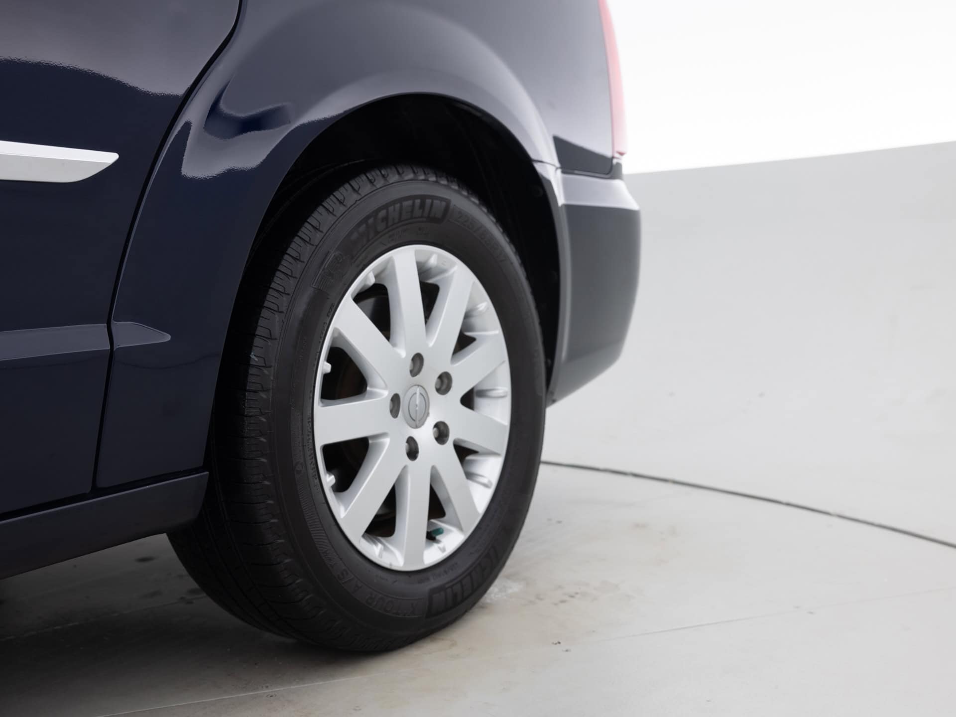 Used Blue Chrysler Town + Country-10 for Sale