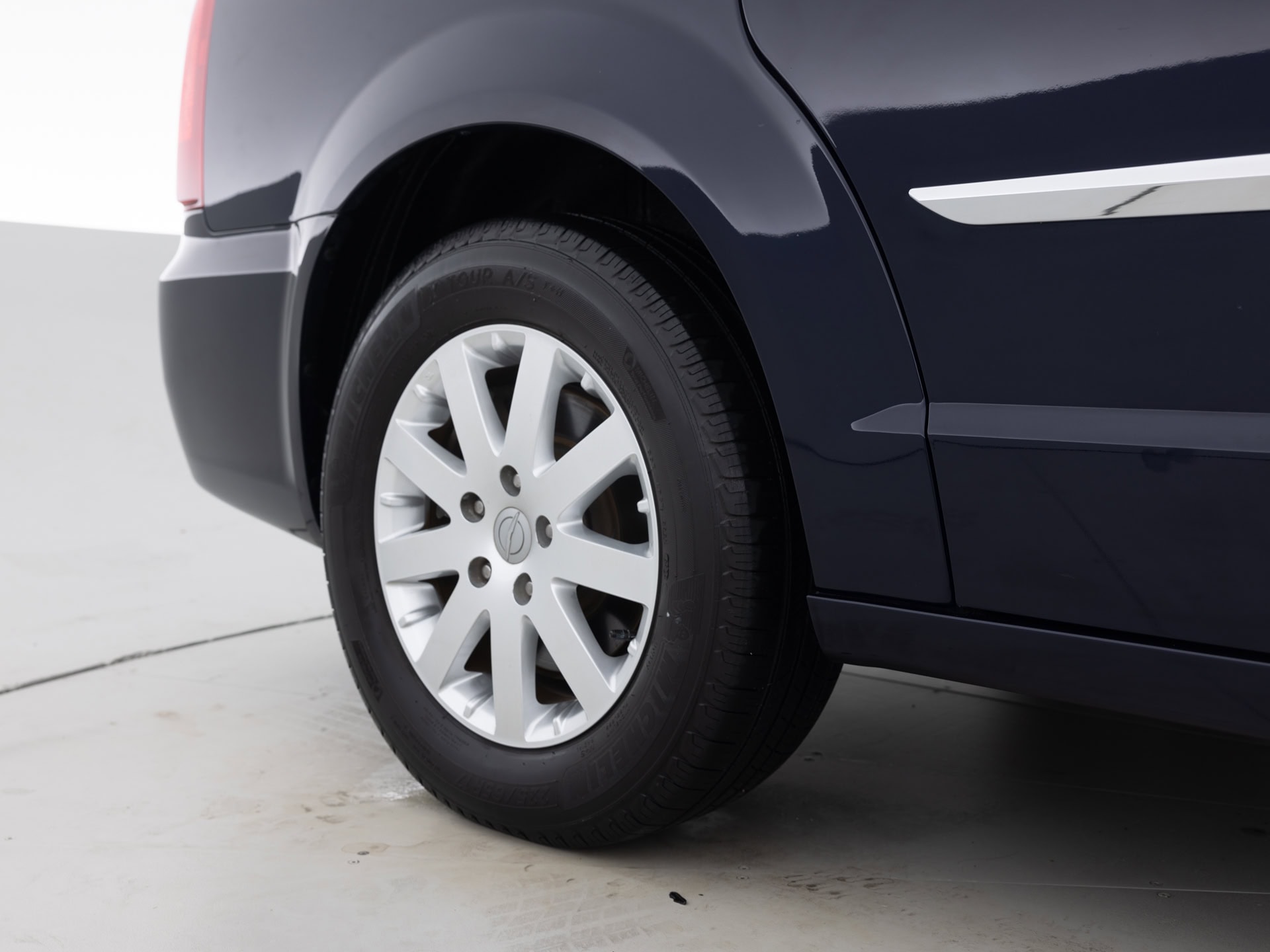 Used Blue Chrysler Town + Country-11 for Sale