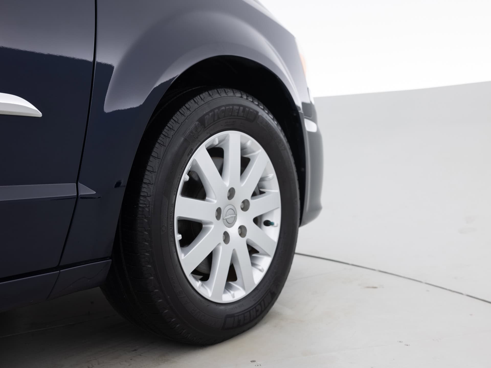 Used Blue Chrysler Town + Country-12 for Sale