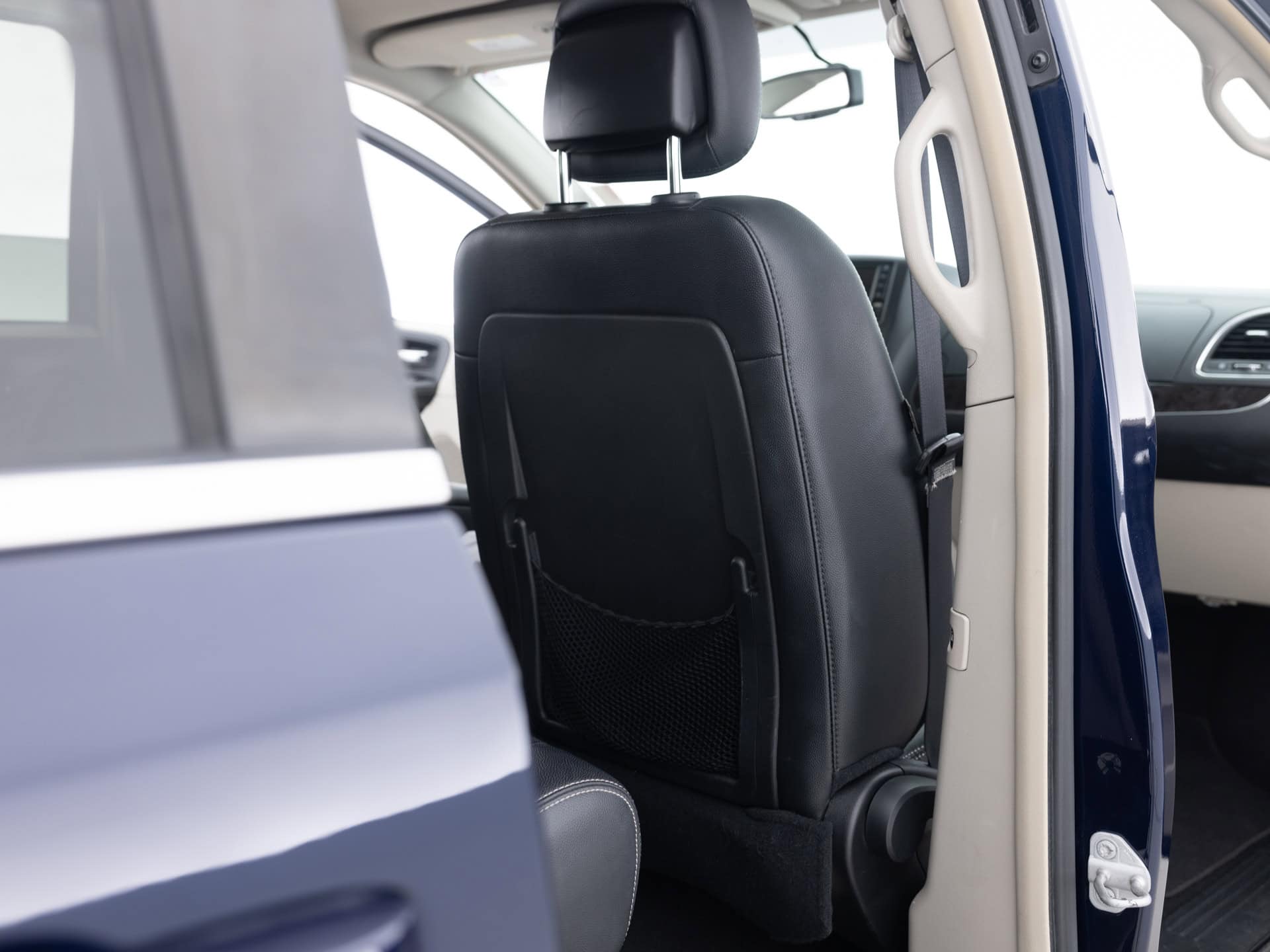 Used Blue Chrysler Town + Country-22 for Sale