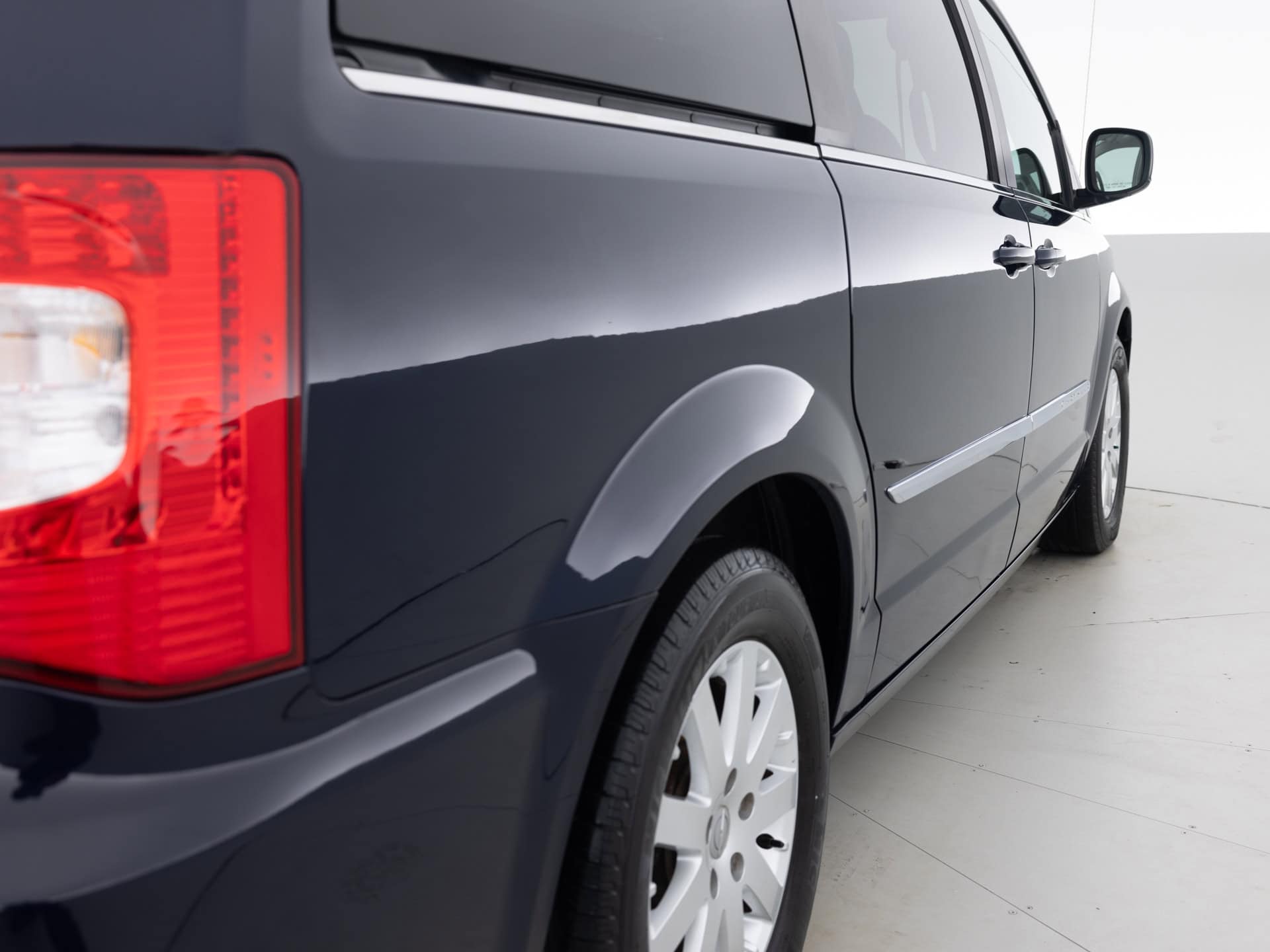 Used Blue Chrysler Town + Country-5 for Sale