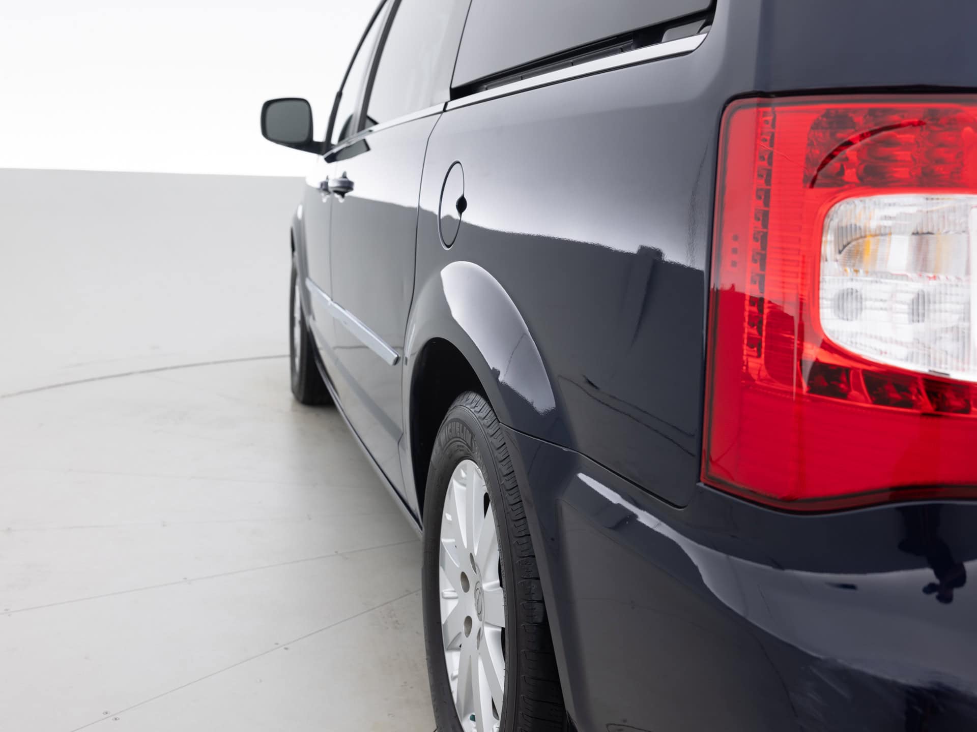 Used Blue Chrysler Town + Country-6 for Sale