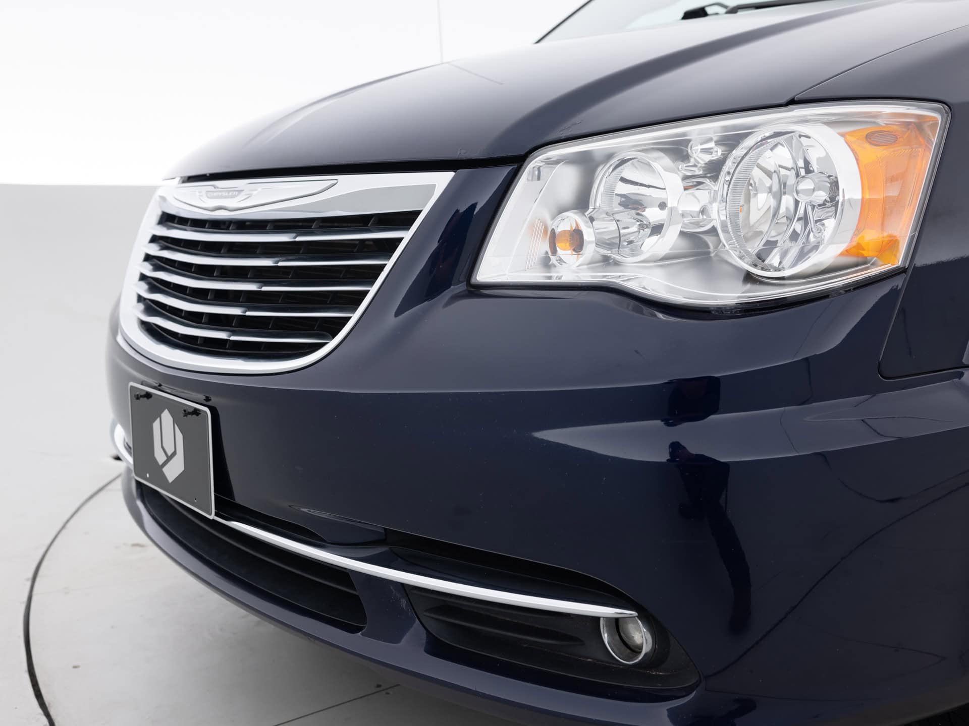 Used Blue Chrysler Town + Country-7 for Sale